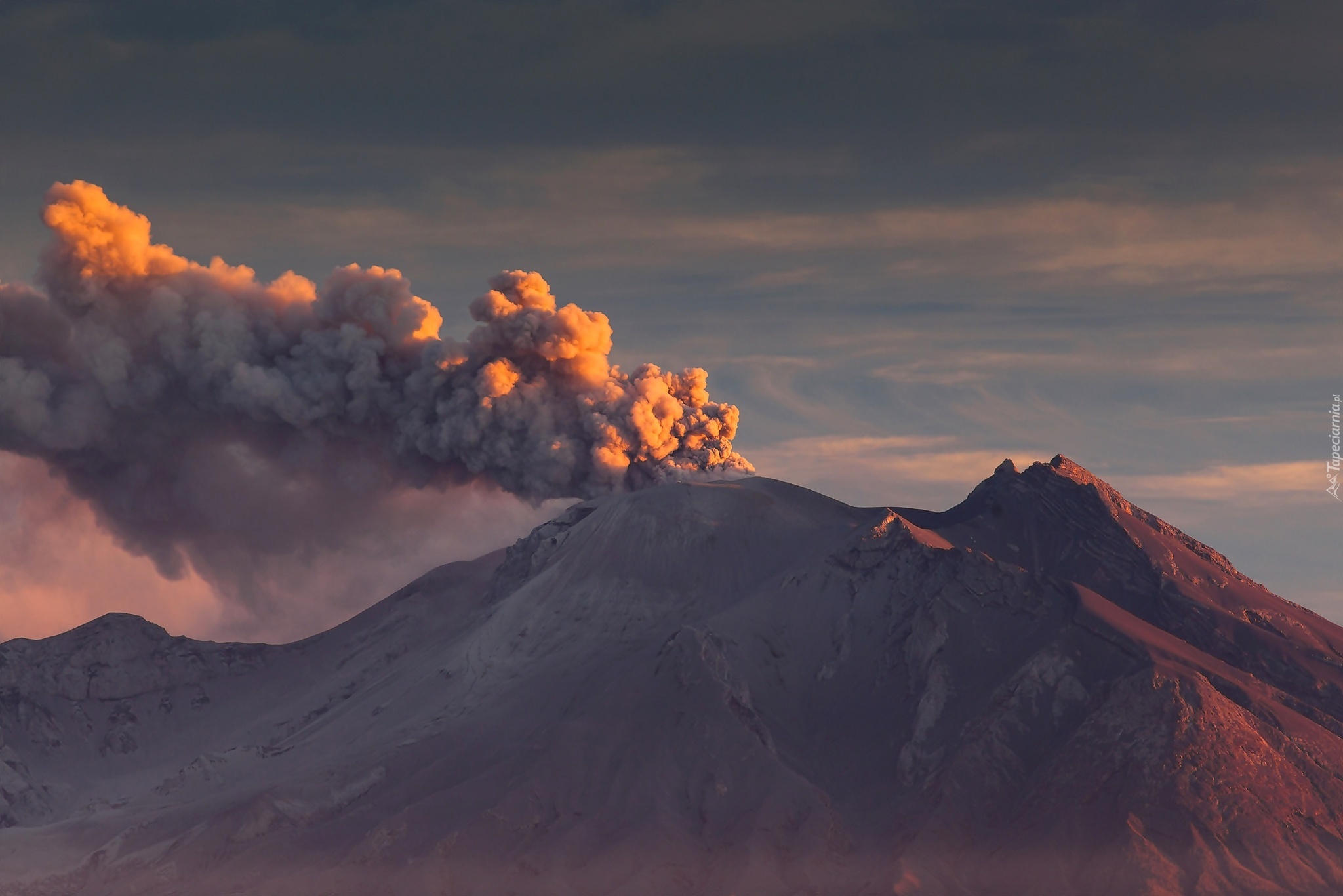 Wulkan, Erupcja, Dym