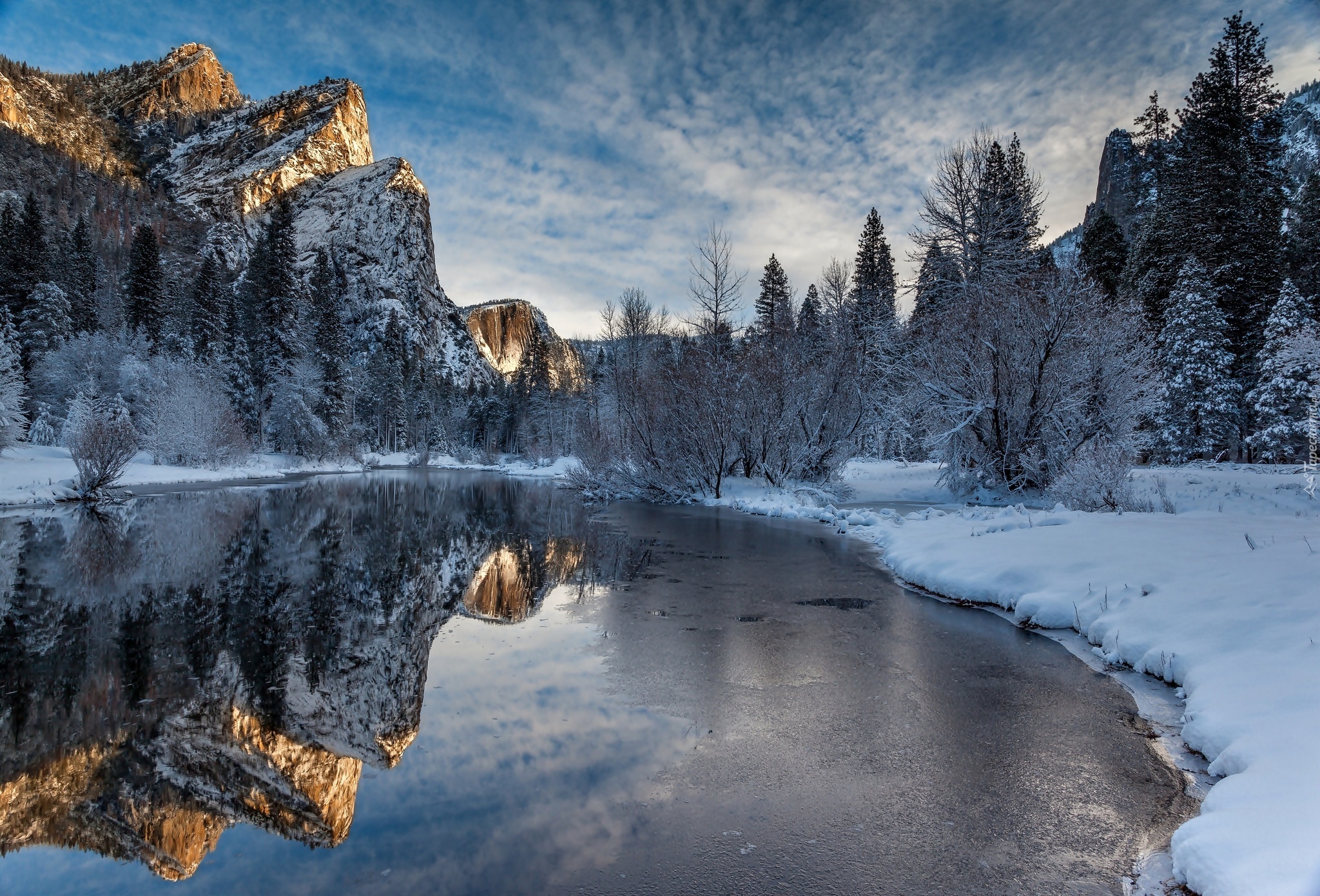 Stany Zjednoczone, Stan Kalifornia, Park Narodowy Yosemite, Zima, Góry, Las, Rzeka Merced