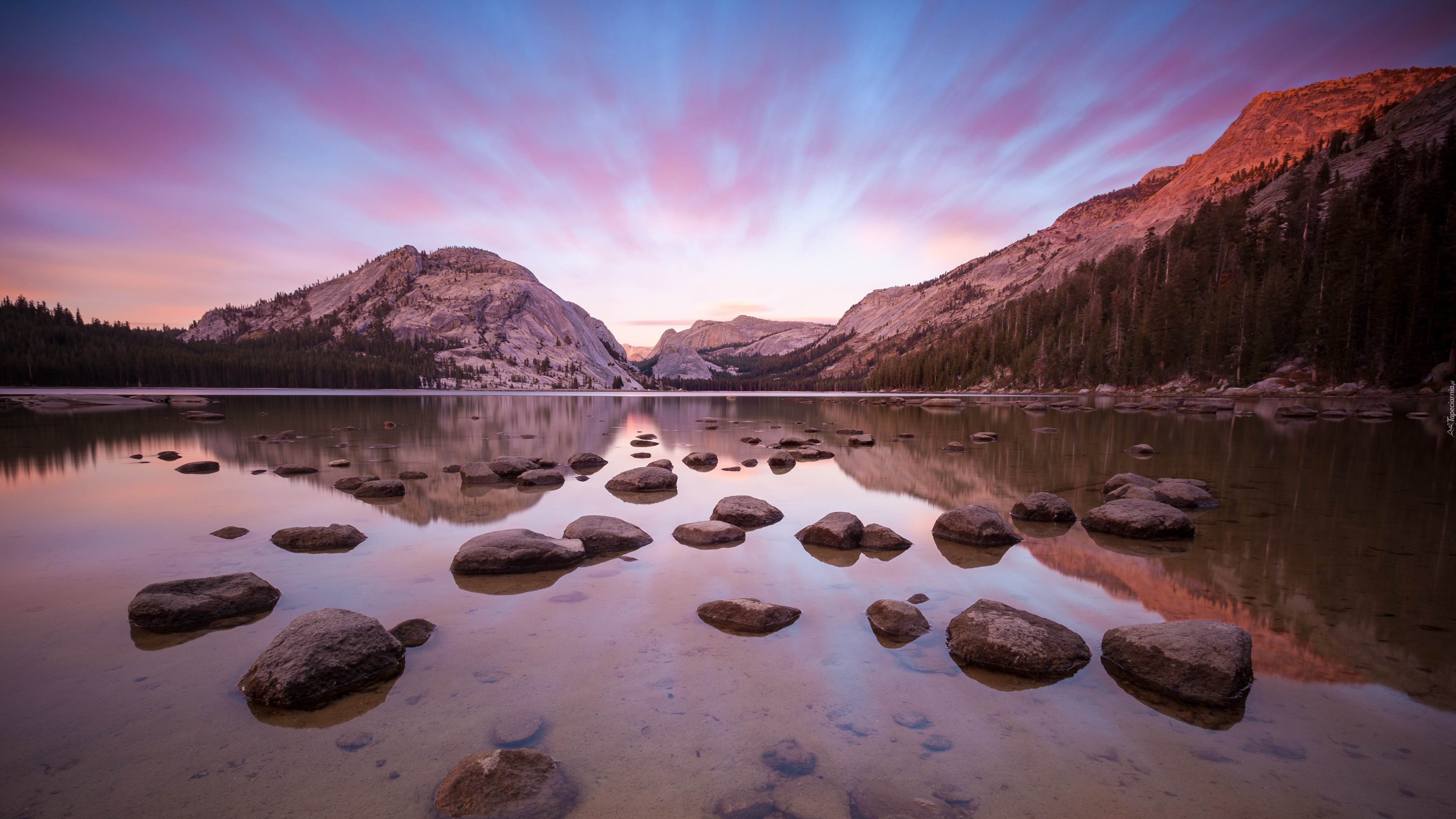 Stany Zjednoczone, Stan Kalifornia, Park Narodowy Yosemite, Góry, Jezioro, Kamienie