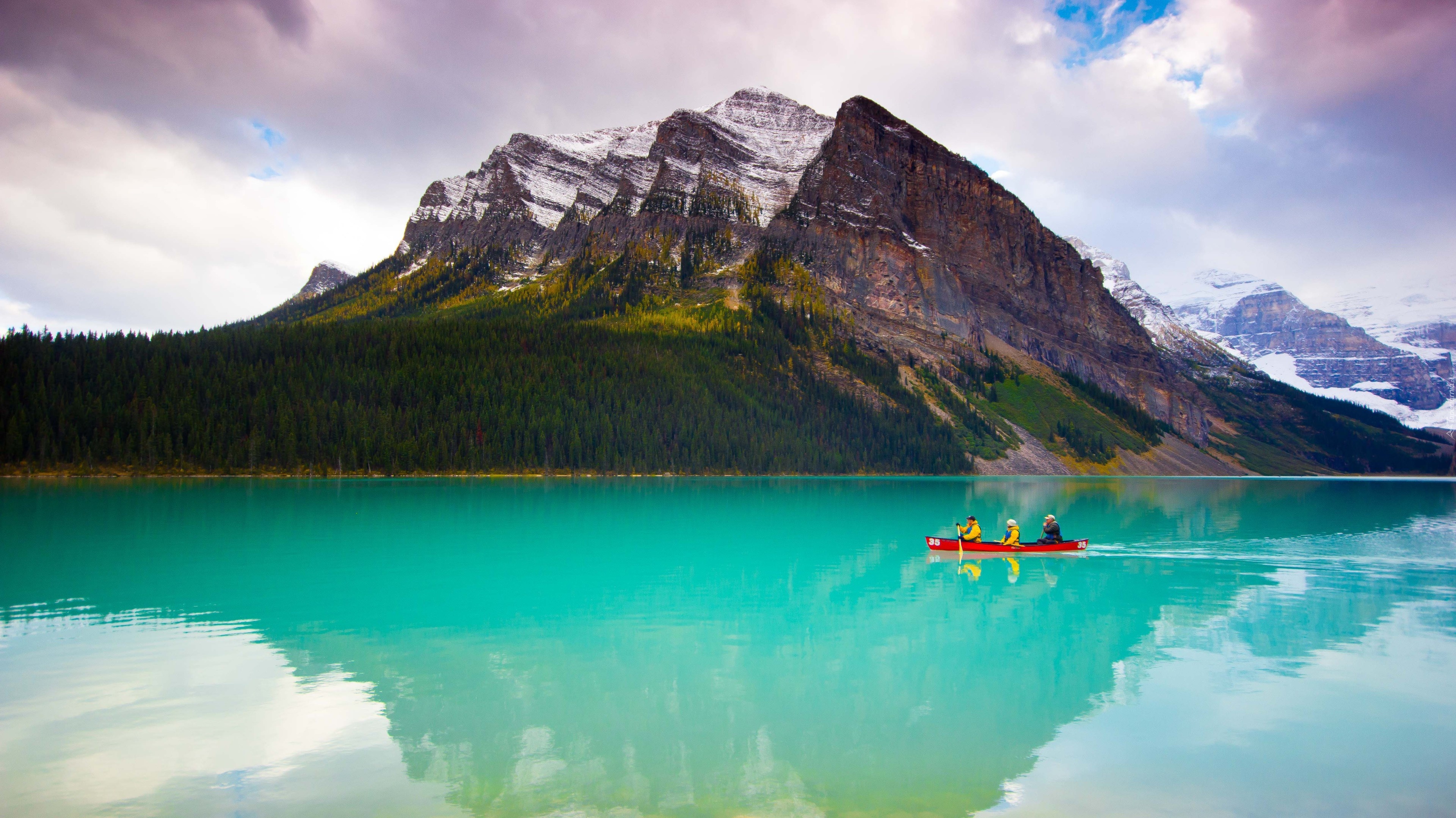 Kanada, Prowincja Alberta, Park Narodowy Banff, Góry, Jezioro Lake Louise, Kajak