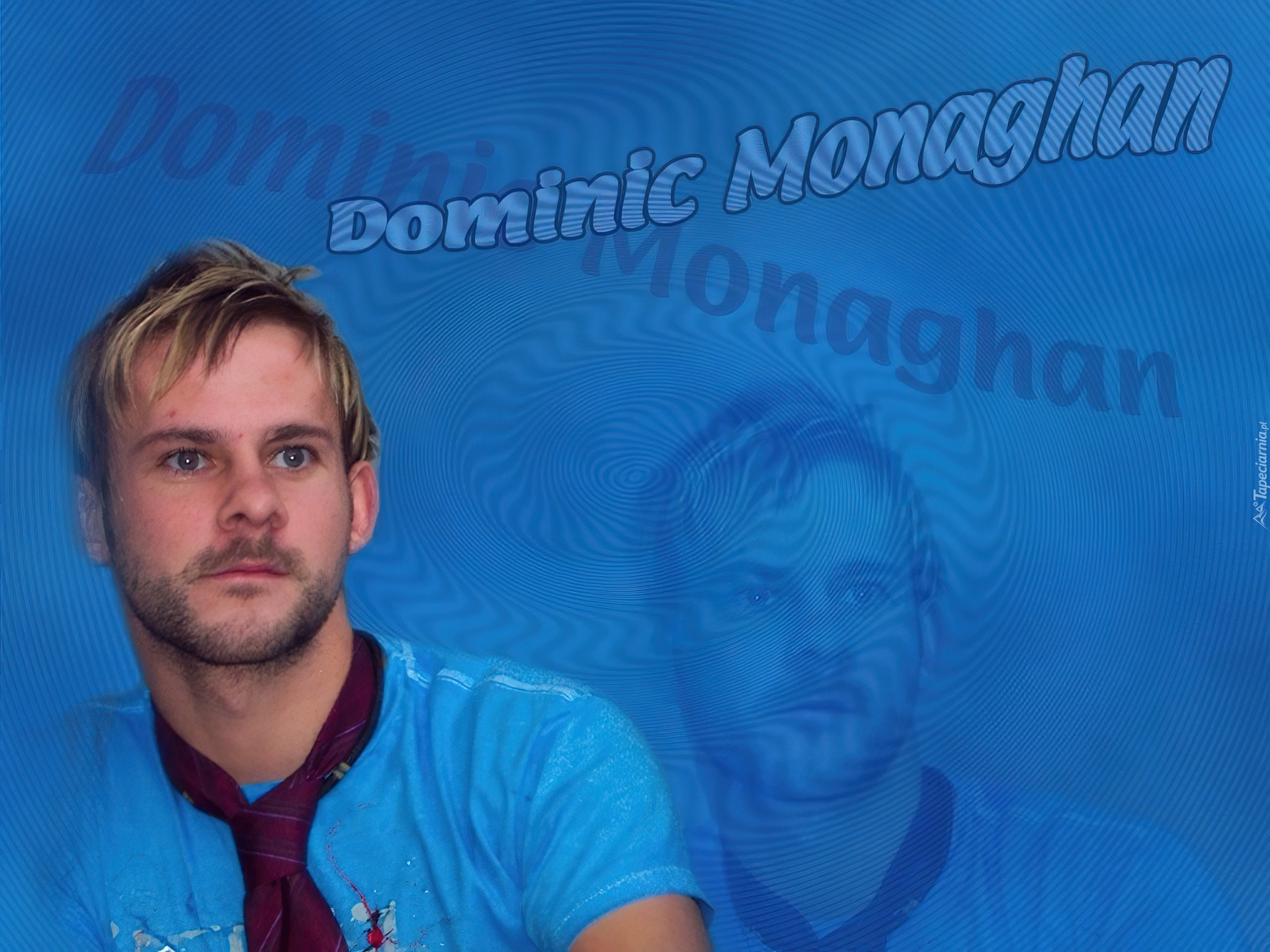 Dominic Monaghan, t-shirt, krawat