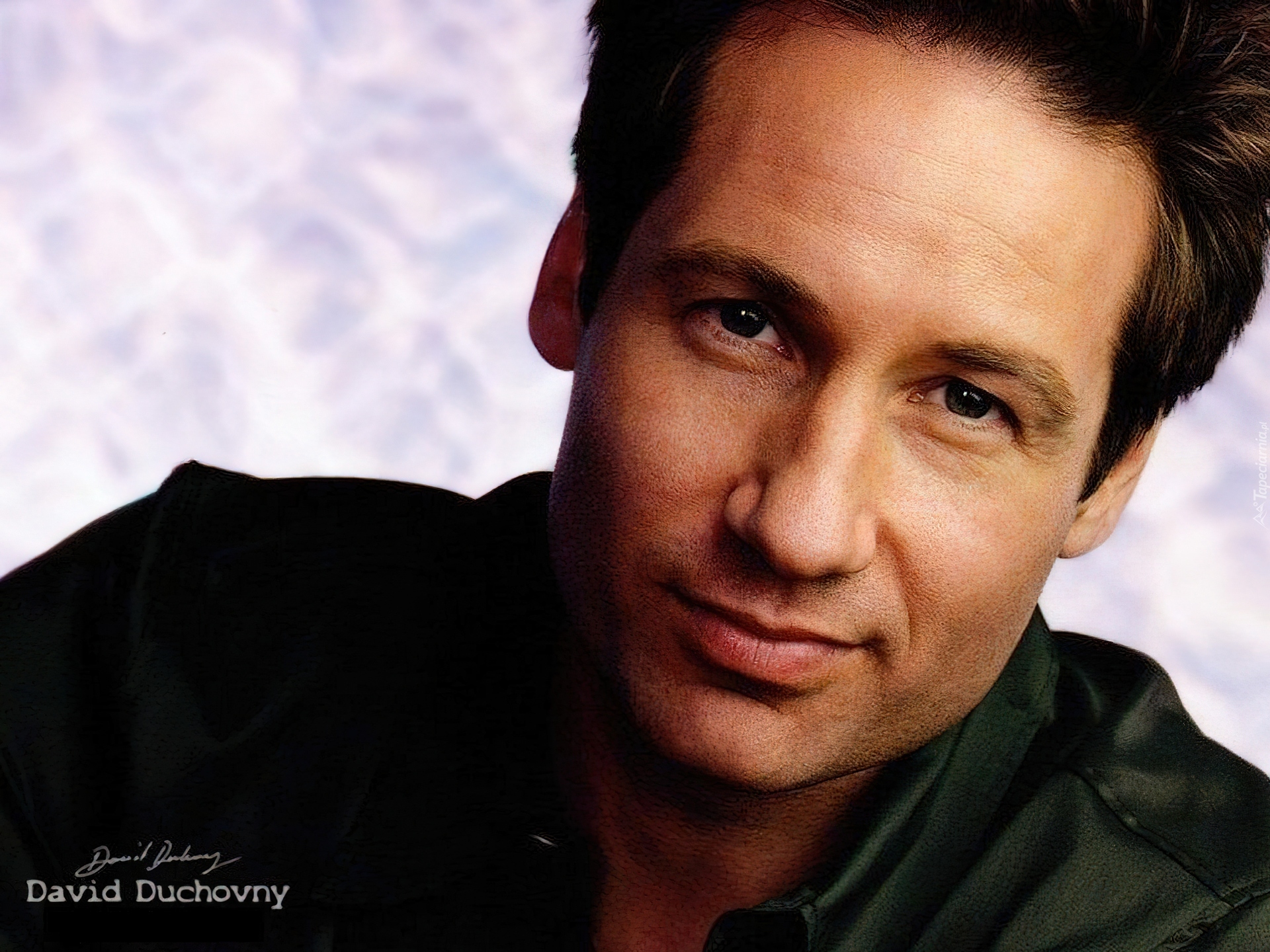 David Duchovny,czarny strój, ciemne włosy