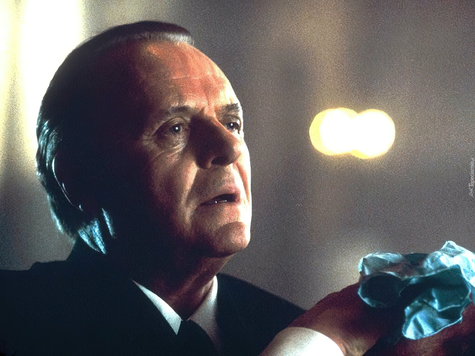 Anthony Hopkins,czarny, garnitur