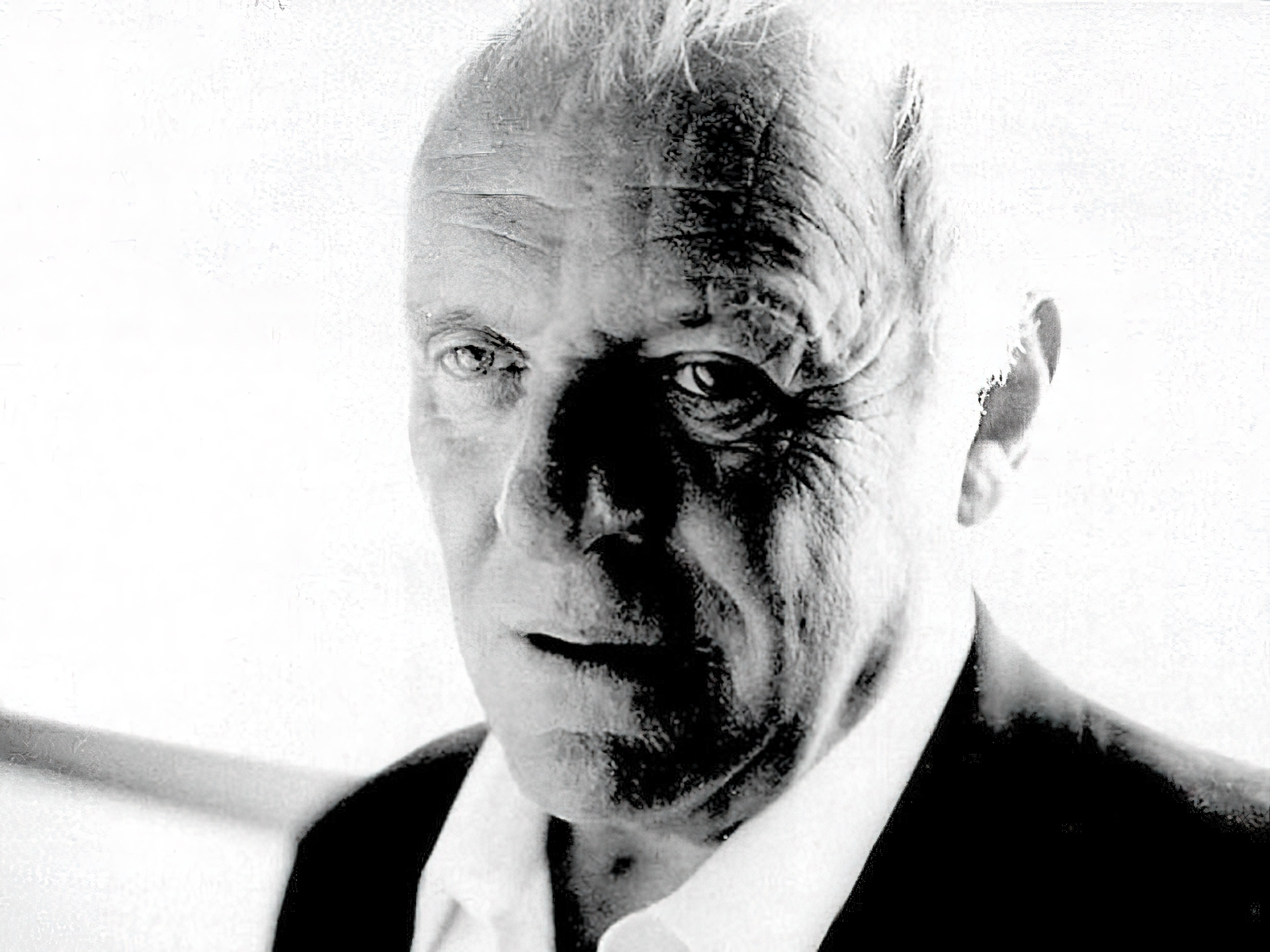 Anthony Hopkins,biała, koszula