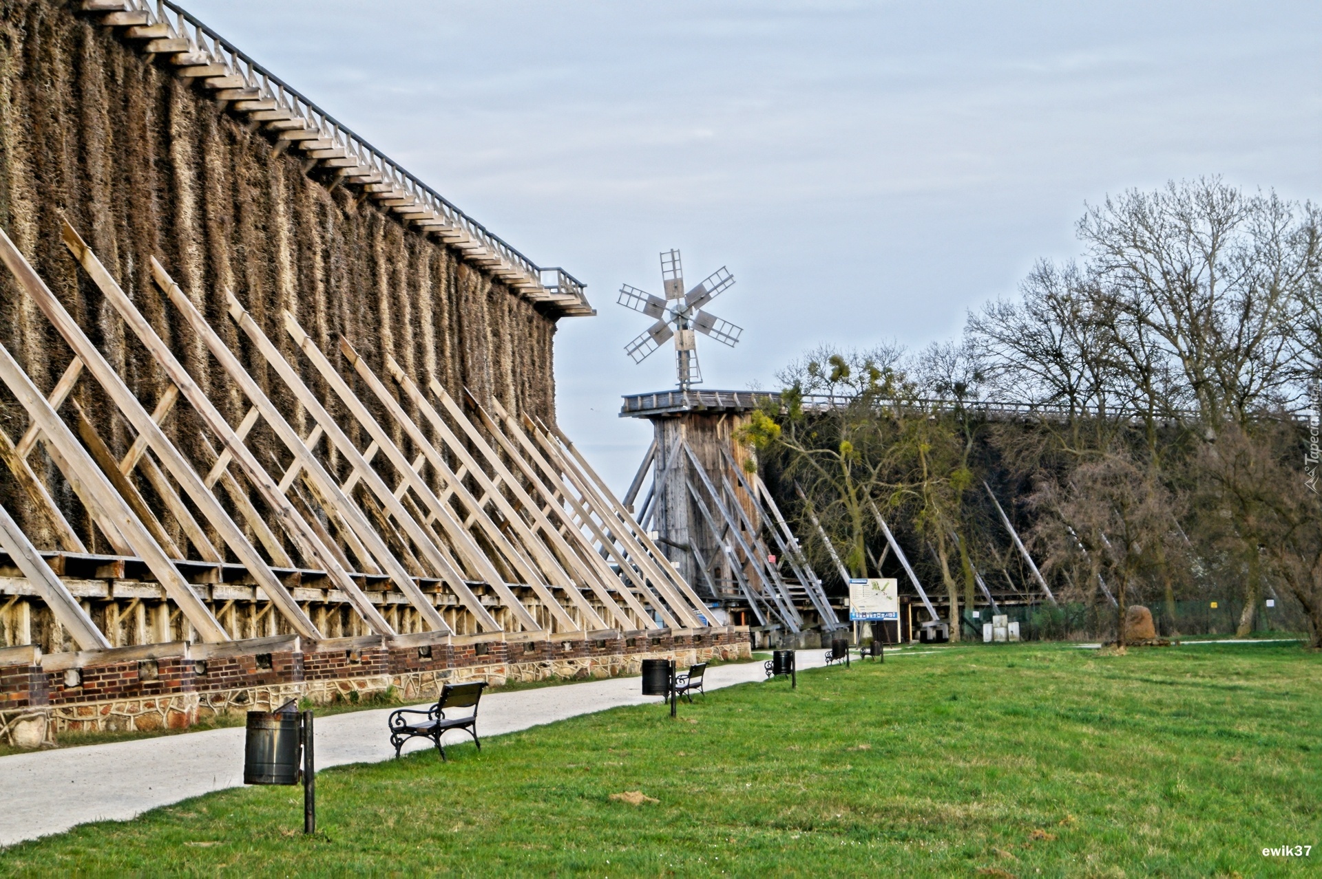 Ciechocinek, Zabytkowe, Tężnie, Ławki, Drzewa