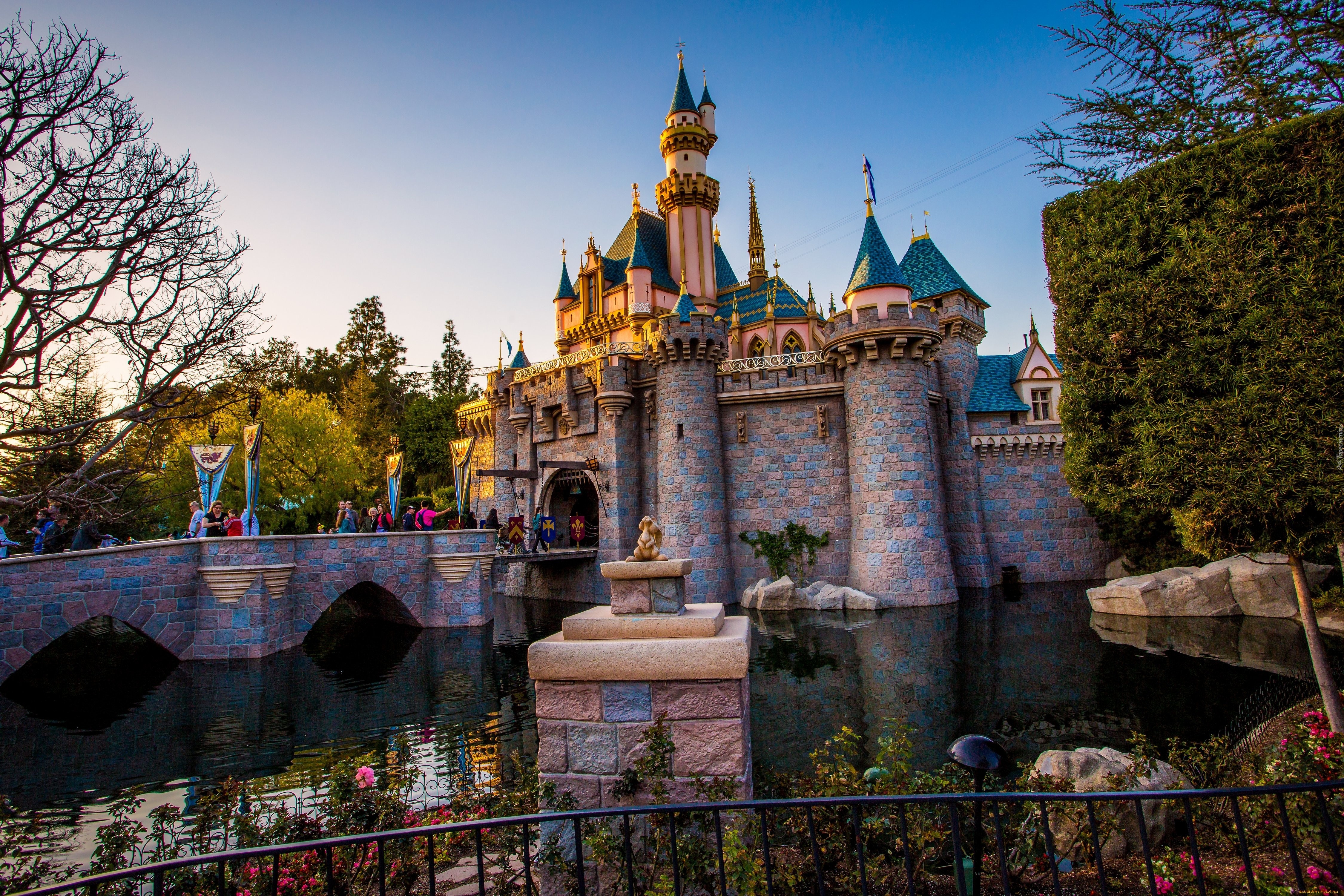 Wesołe miasteczko, Zamek Sleeping Beauty, Disneyland, Anaheim, Kalifornia, Stany Zjednoczone