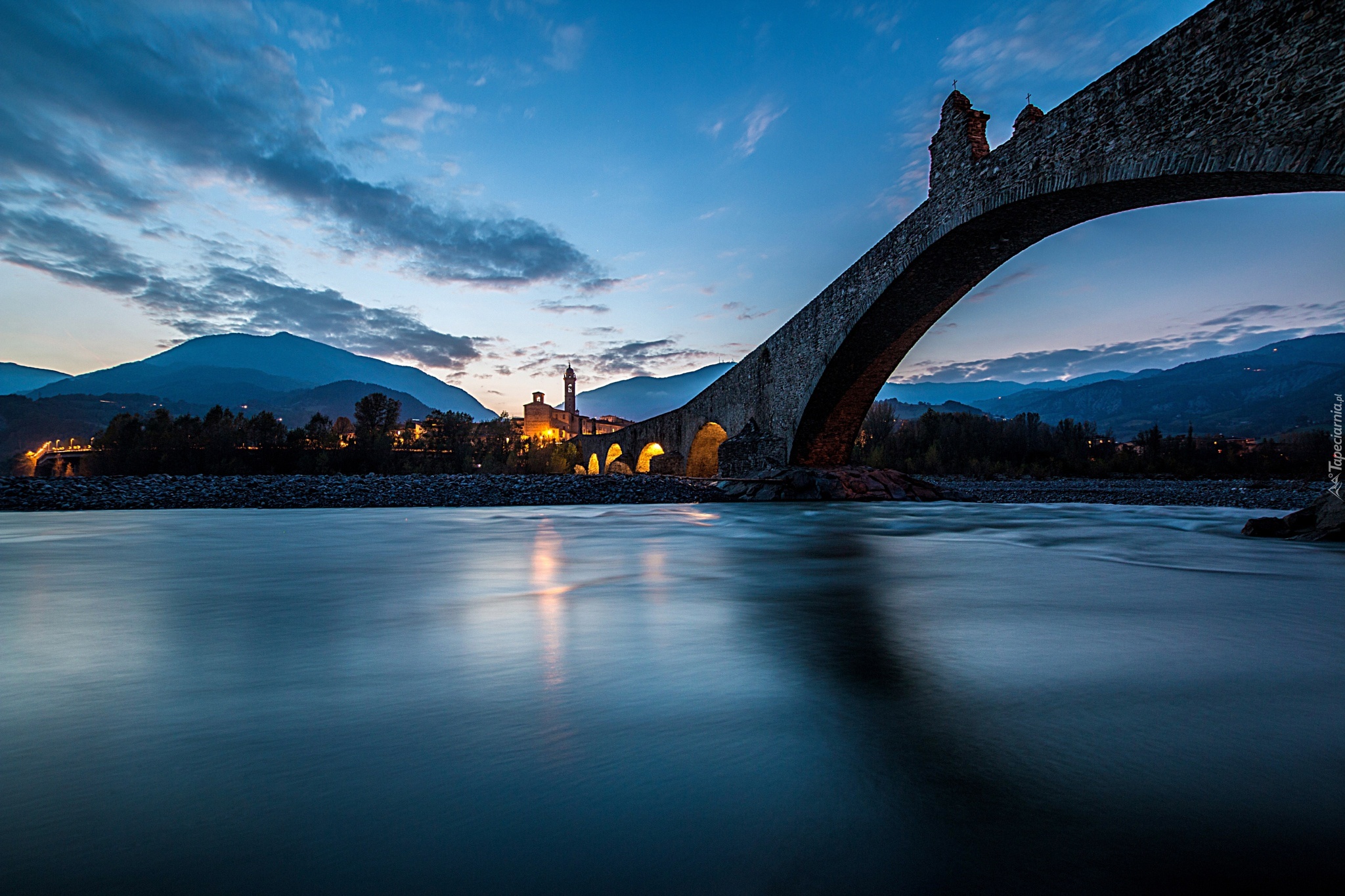Włochy, Most, Rzeka