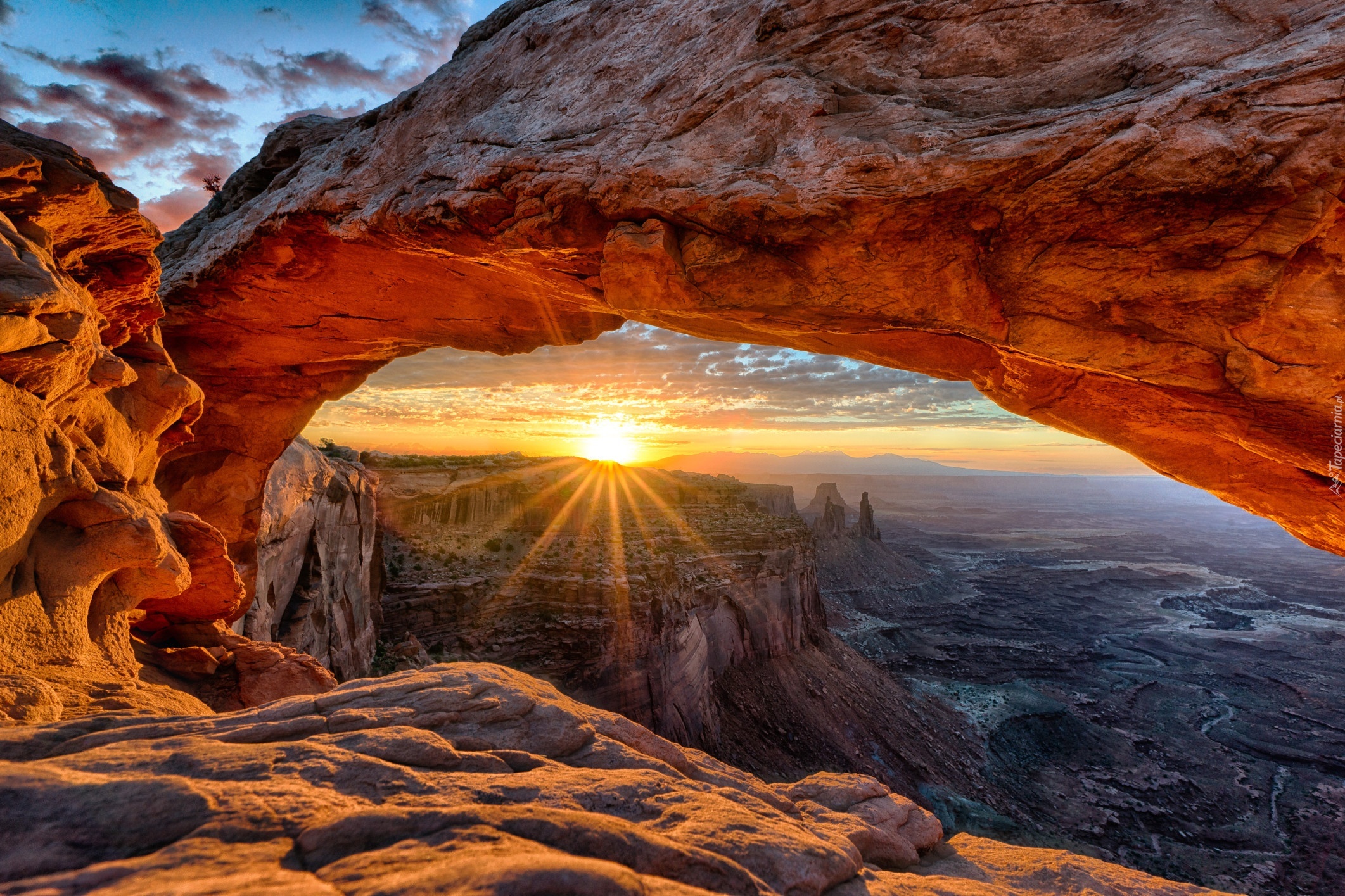 Stany Zjednoczone, Stan Utah, Park Narodowy Canyonlands, Kanion, Świt