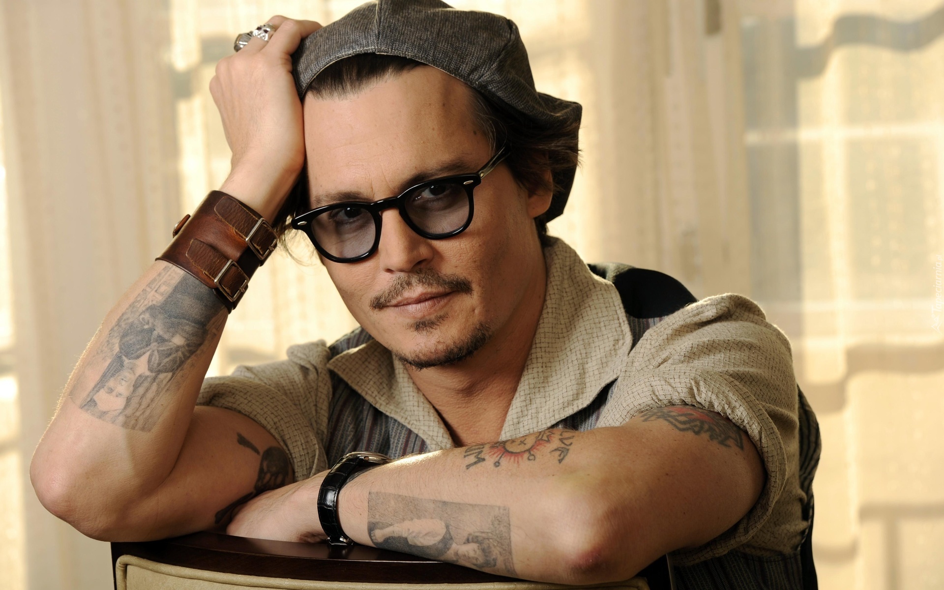 Mężczyzna, Aktor, Johny Depp, Czapka, Okulary, Tatuaże, Uśmiech