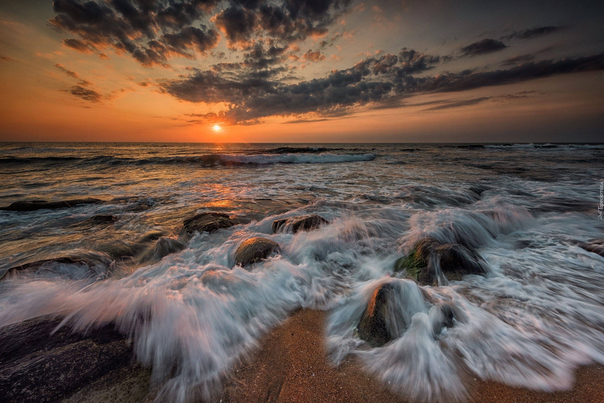 Волны на заре. Морской закат. Красивое море. Удивительная красота моря. Море Прибой.