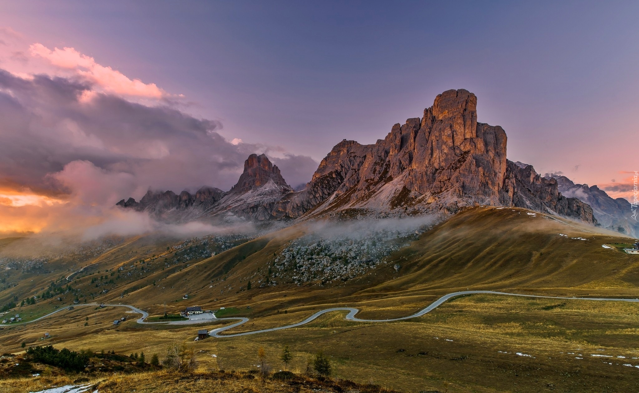 Włochy, Dolomity, Prowincja Belluno, Góry, Passo di Giau, Droga, Mgła