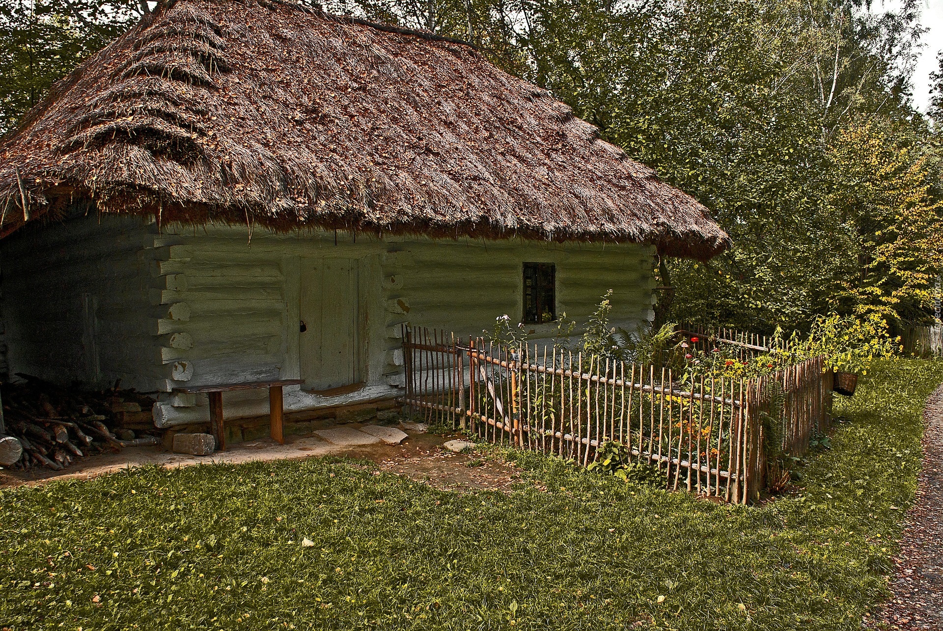 Stary, Domek, Drewniany, Słomiany, Dach, Ogródek, Płot