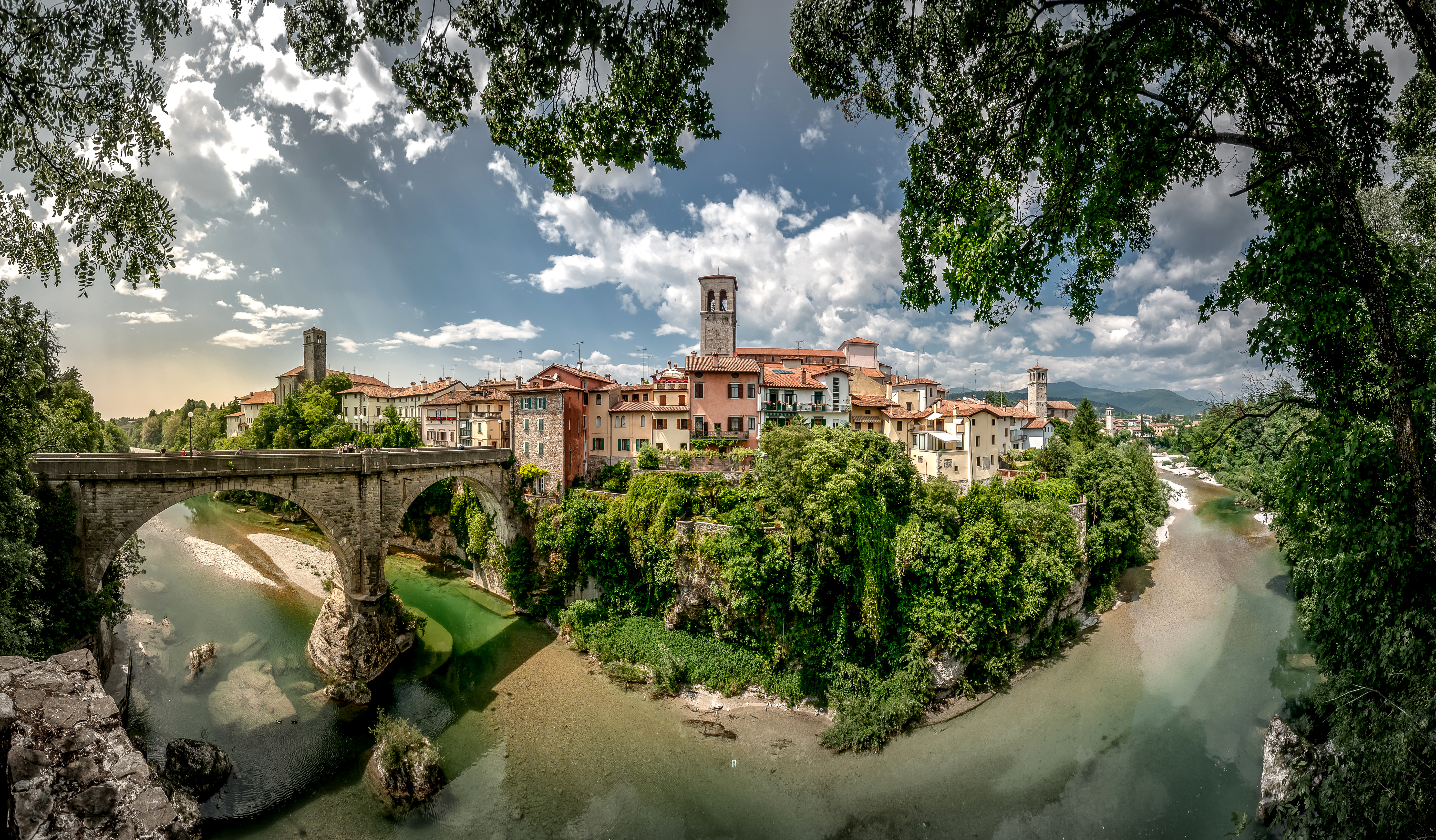 Rzeka, Most, Budynki, Drzewa, Panorama miasta, Włochy