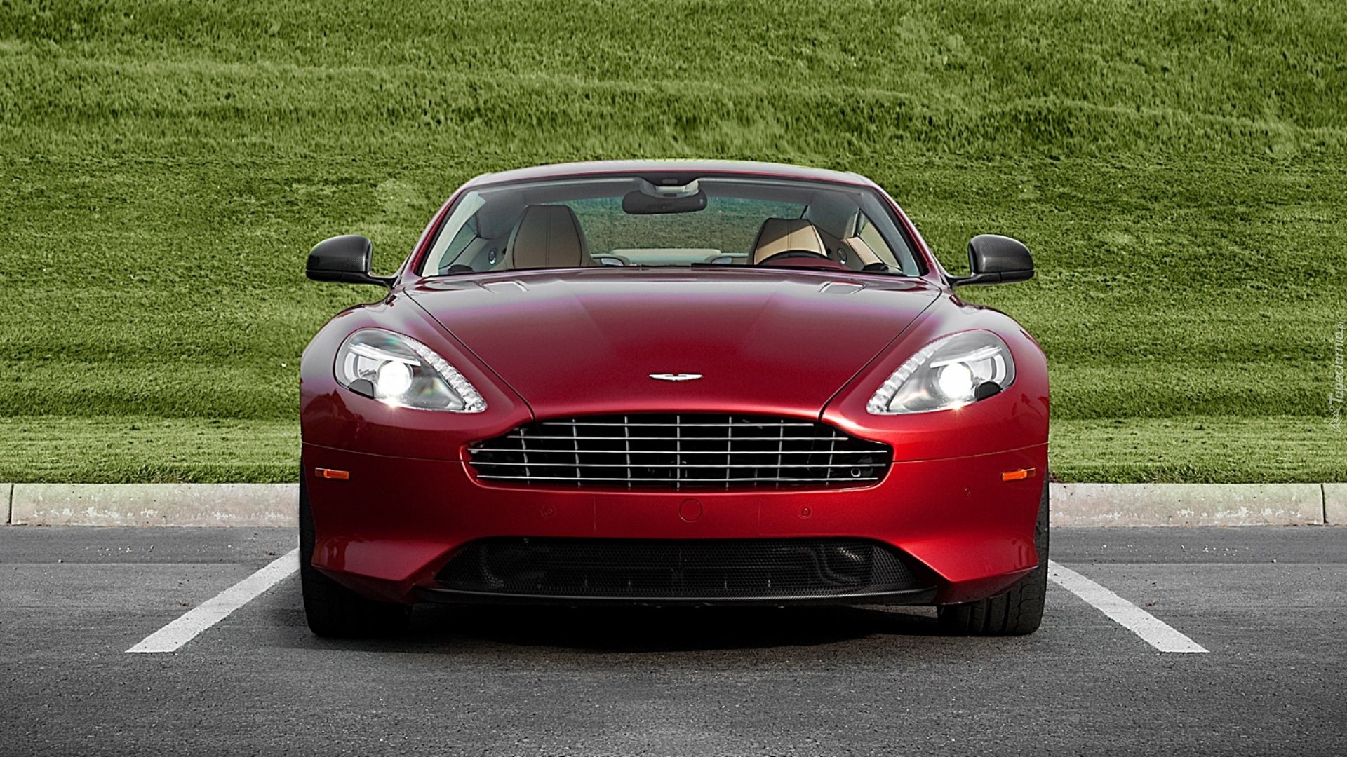 Aston Martin, DB9, Samochód