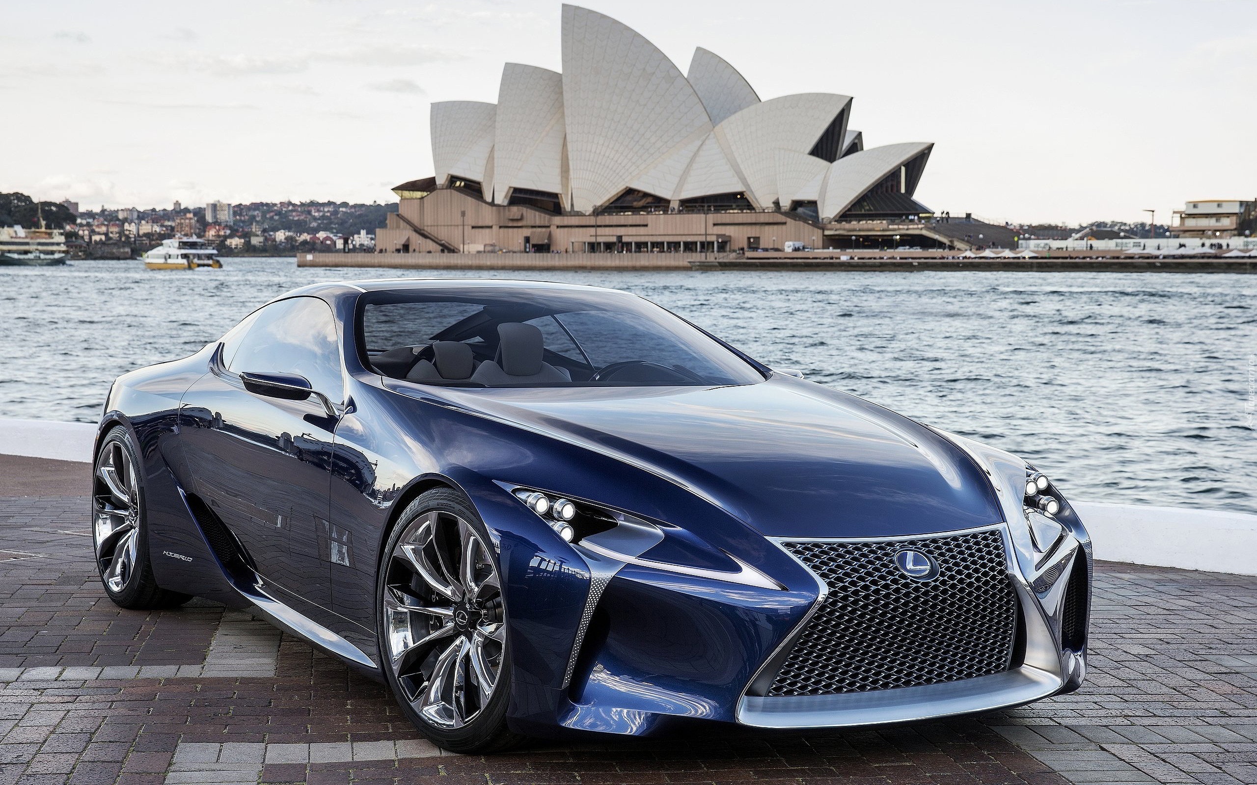 Lexus LF-LC, Samochód