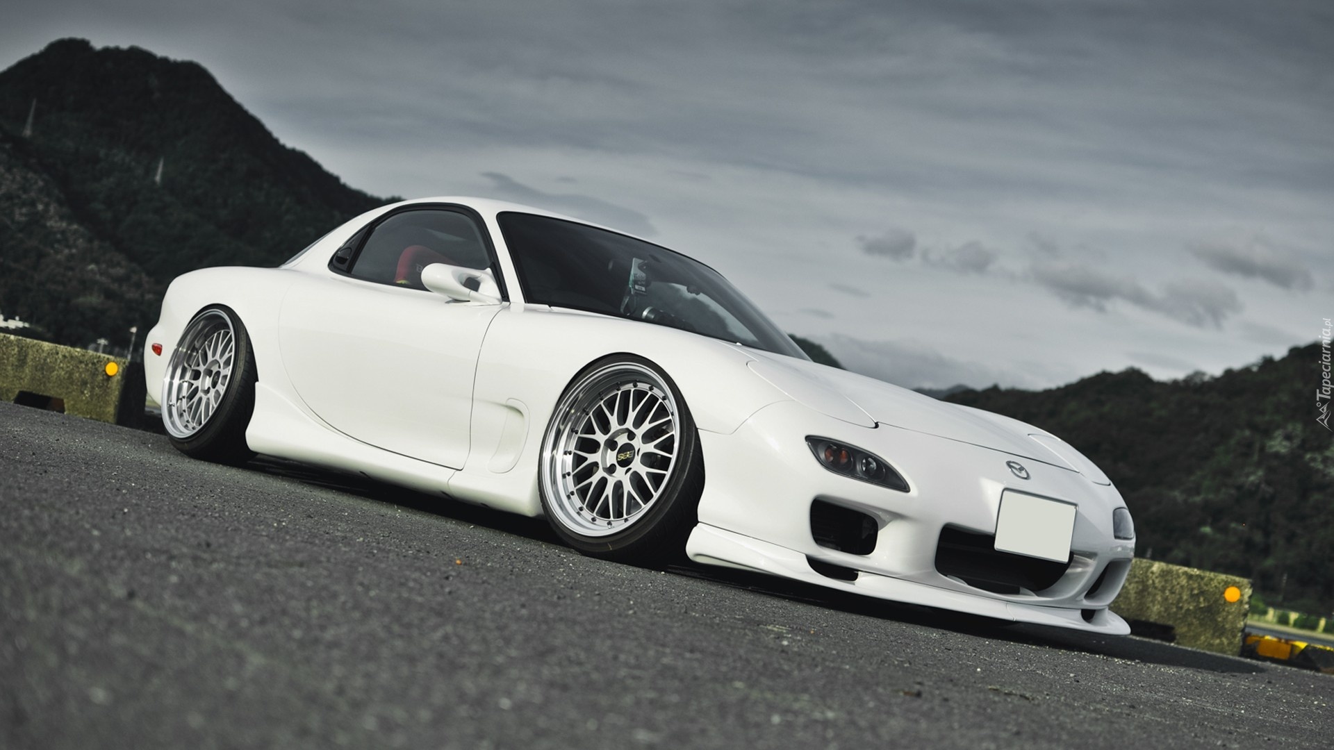 Mazda RX7, Samochód