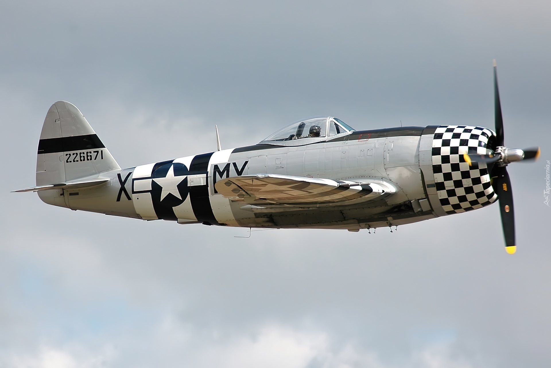 P-47D Thunderbolt, Prawy bok