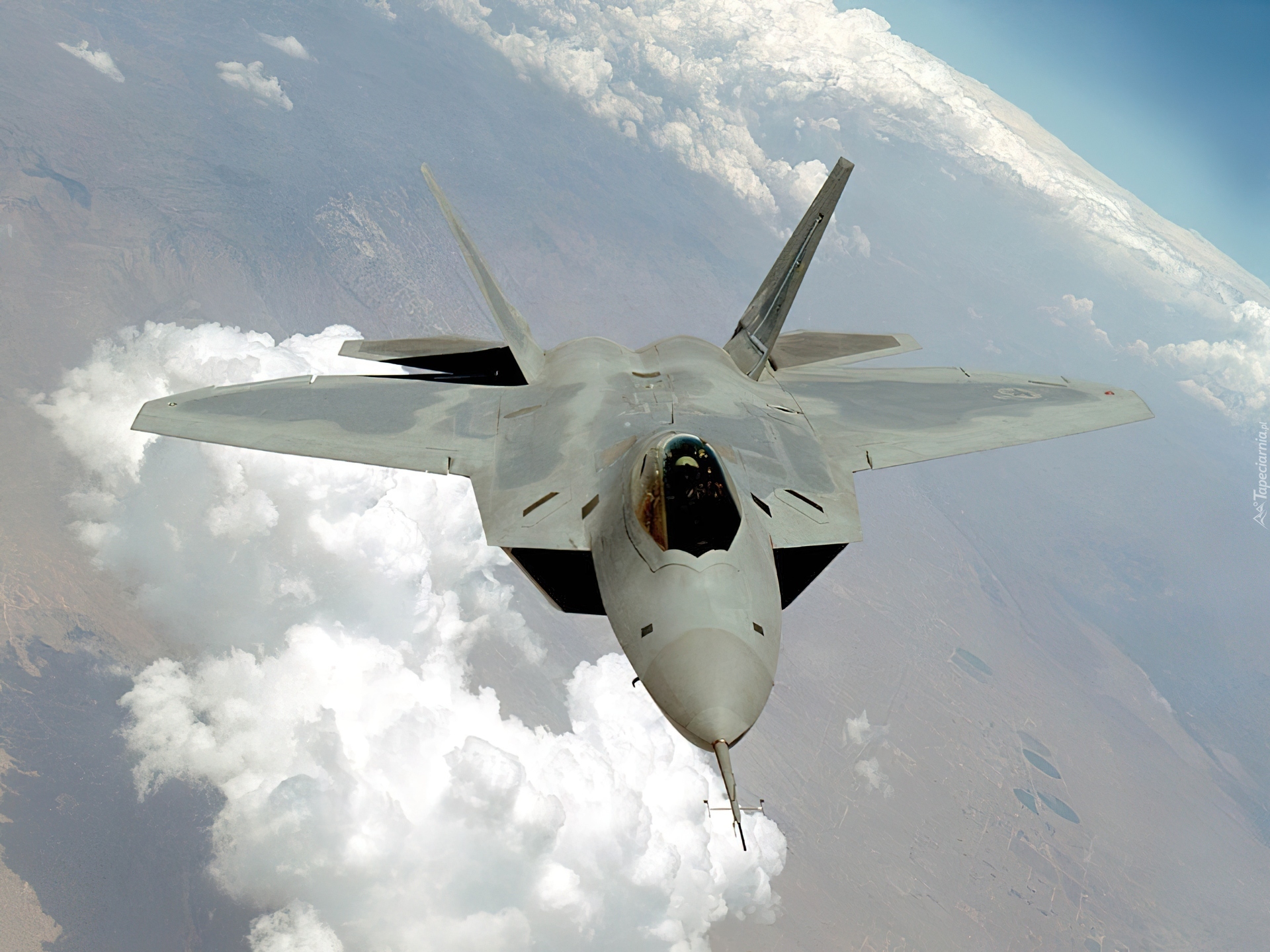 F-22 Raptor, Chmury