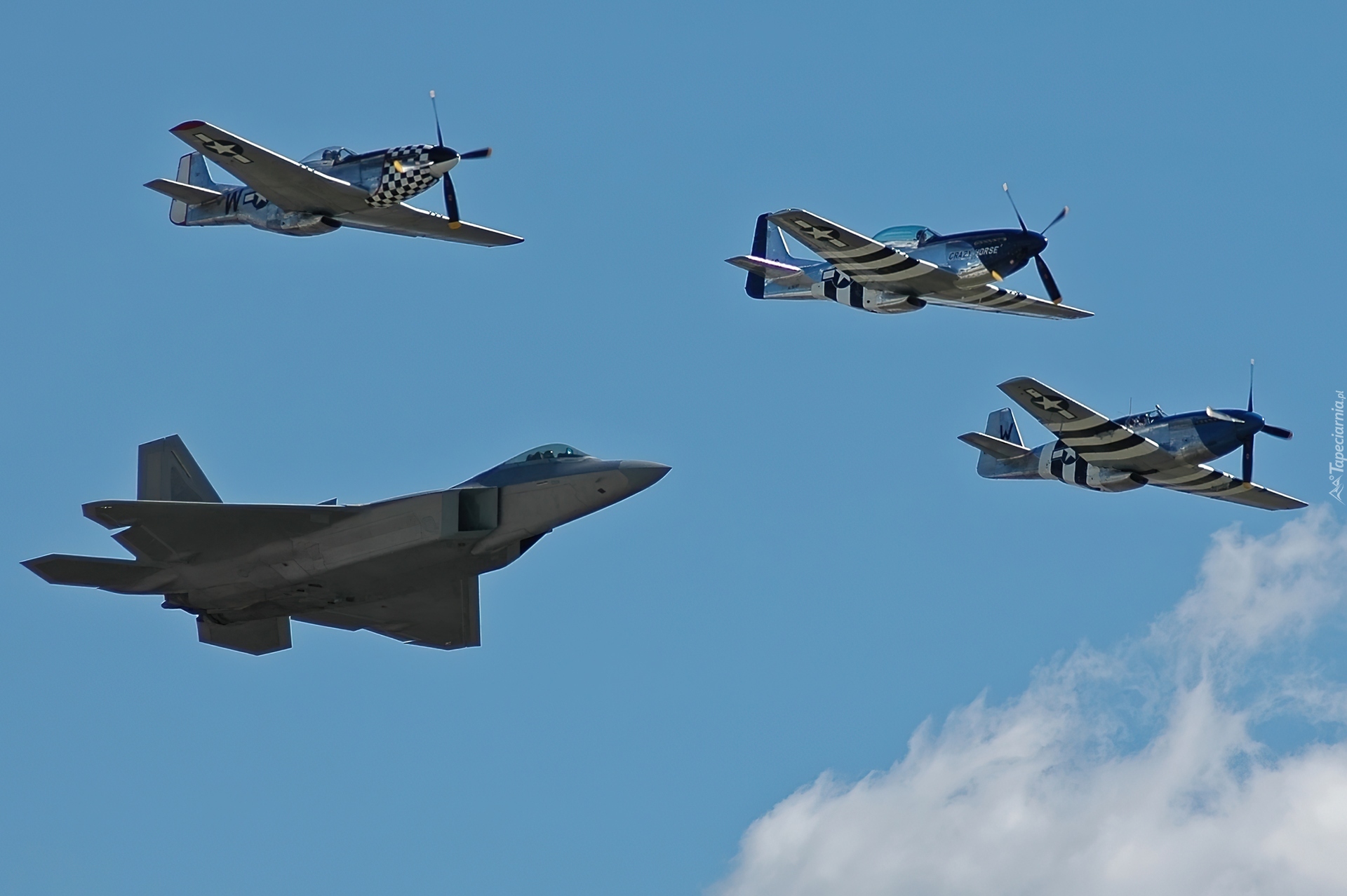 F-22, trzy, P-51