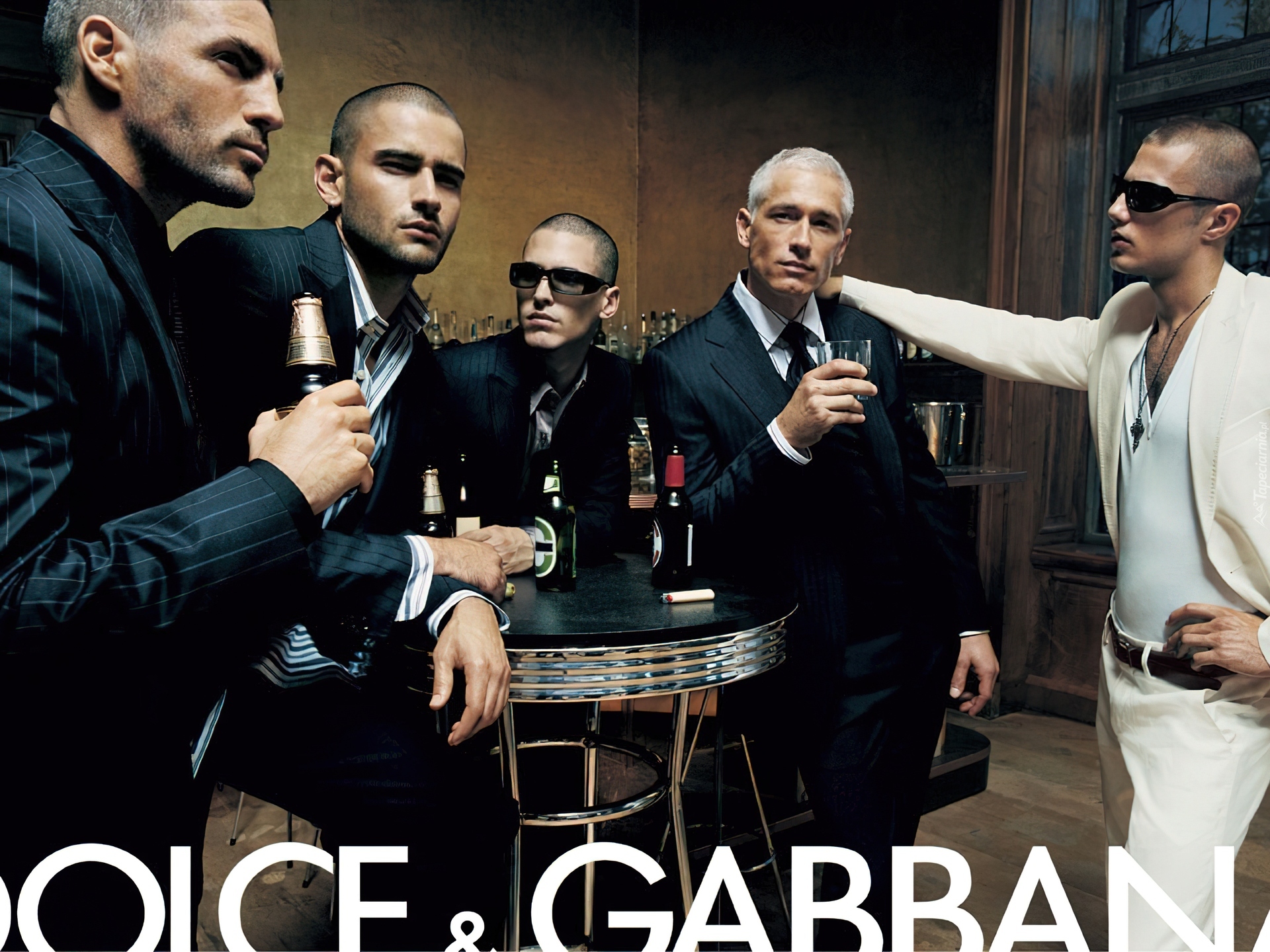 Dolce And Gabbana, mężczyźni, garnitur, krawat, butelki