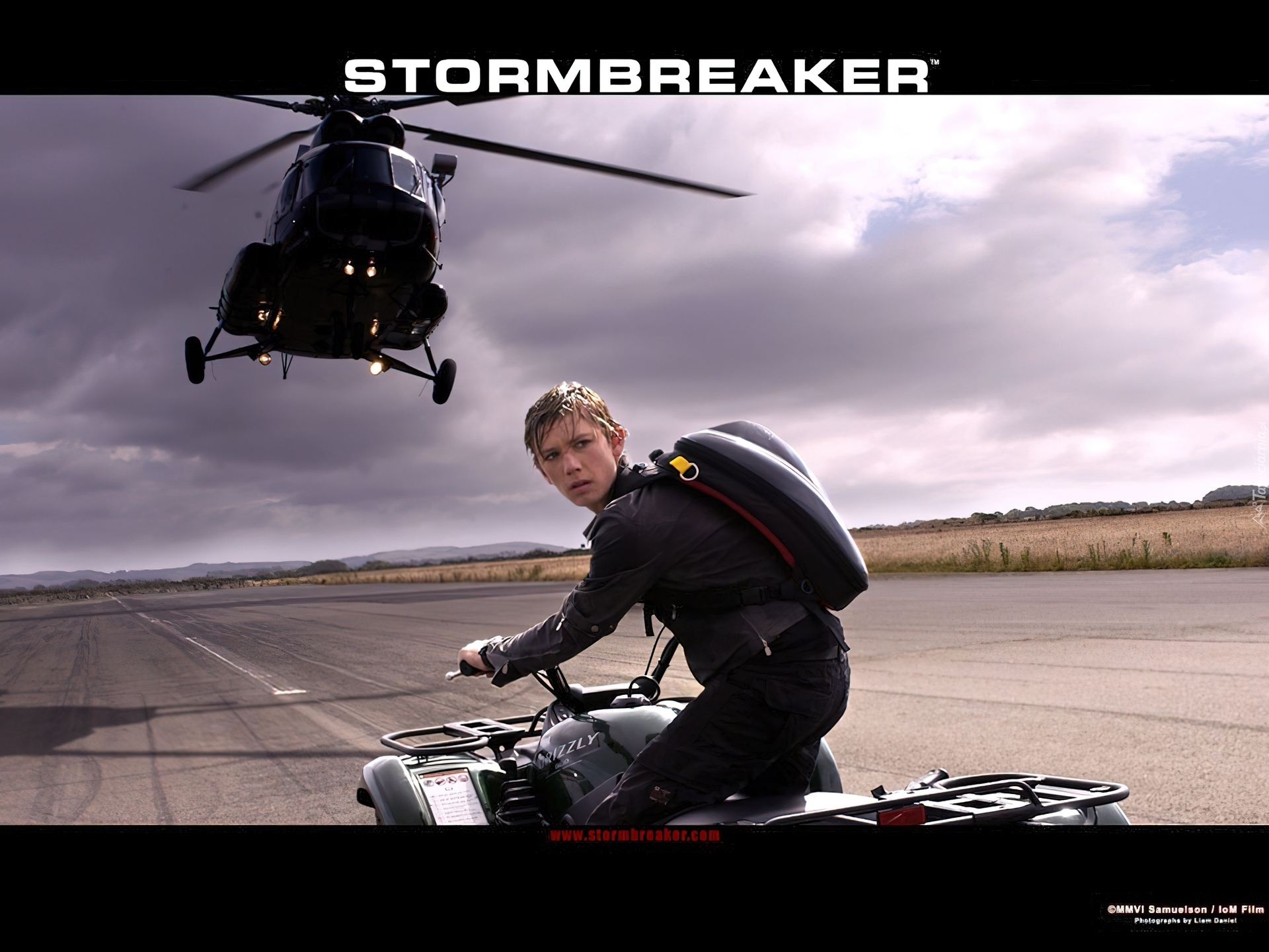 Stormbreaker, Alex Pettyfer, śmigłowiec, quad, ulica, niebo