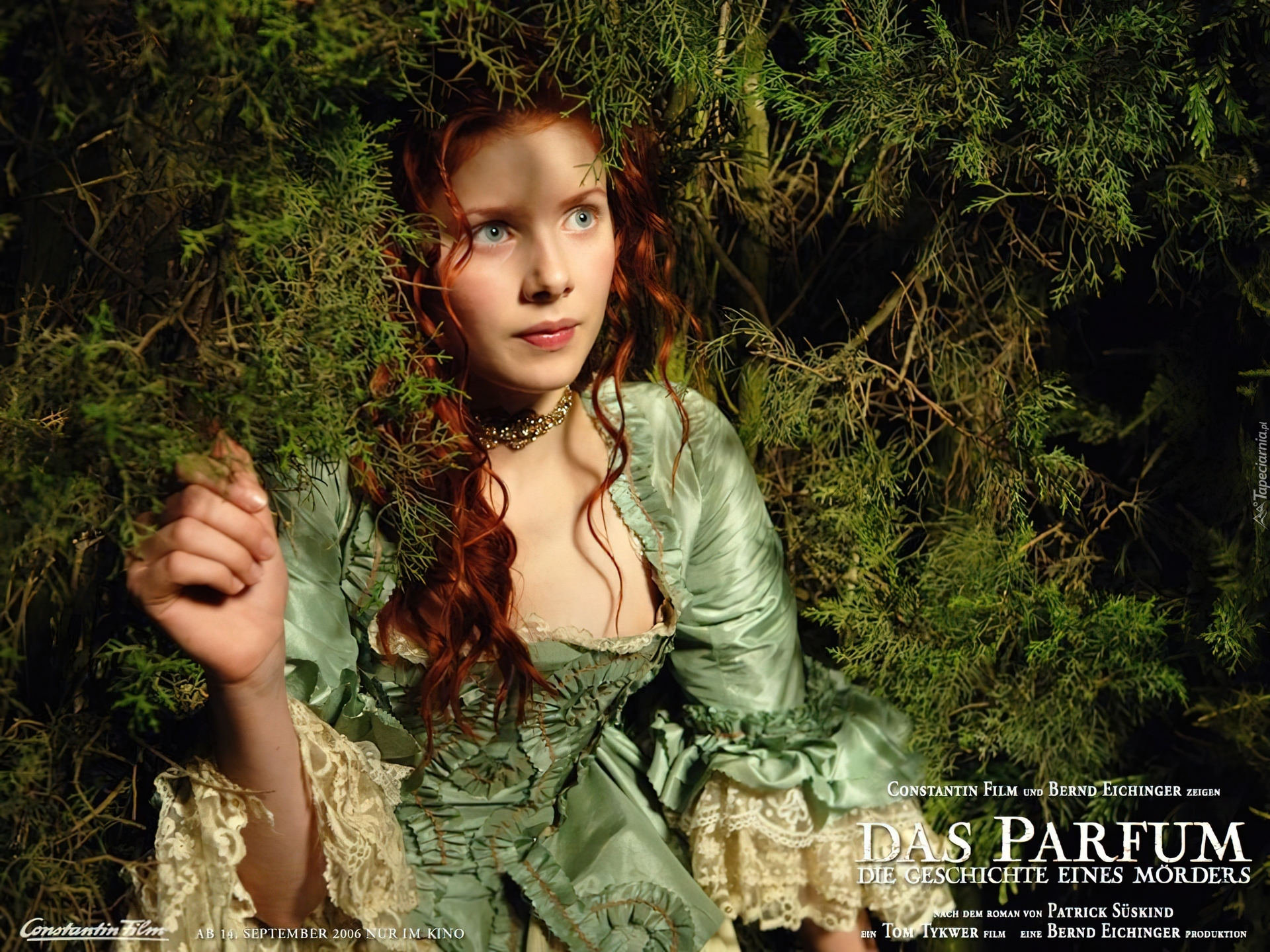 Perfume, Rachel Hurd-Wood, suknia, iglaki