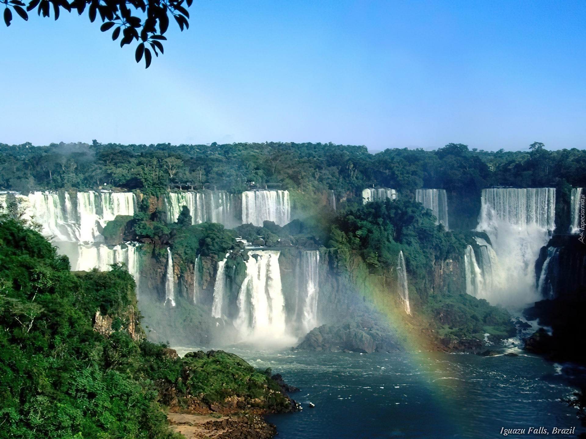Широкий водопад в южной америке. Бразилия водопады Игуасу. Игуасу, Аргентина / Игуасу, Бразилия. Водопад Игуасу в Южной Америке.