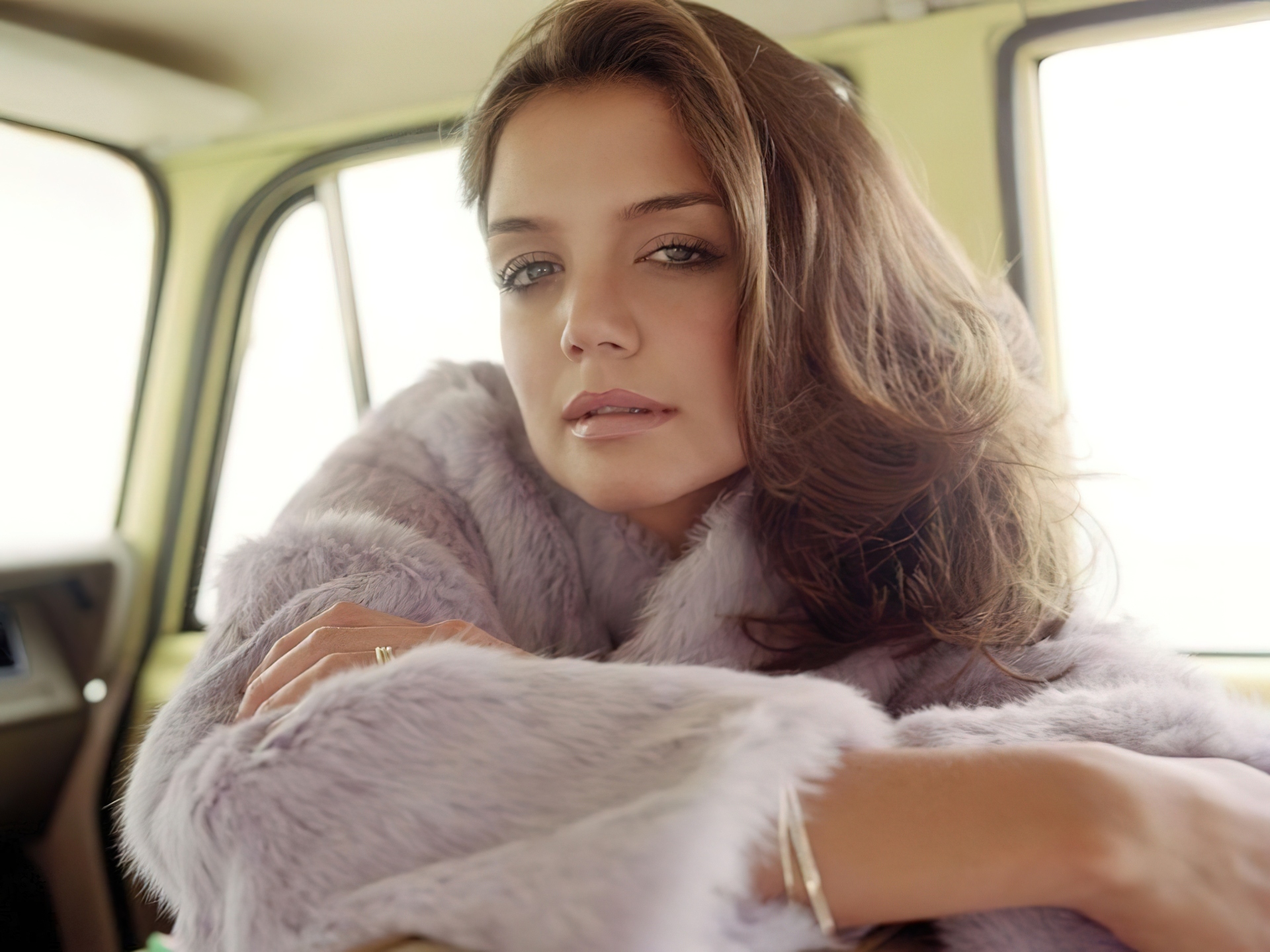 Katie Holmes, auto