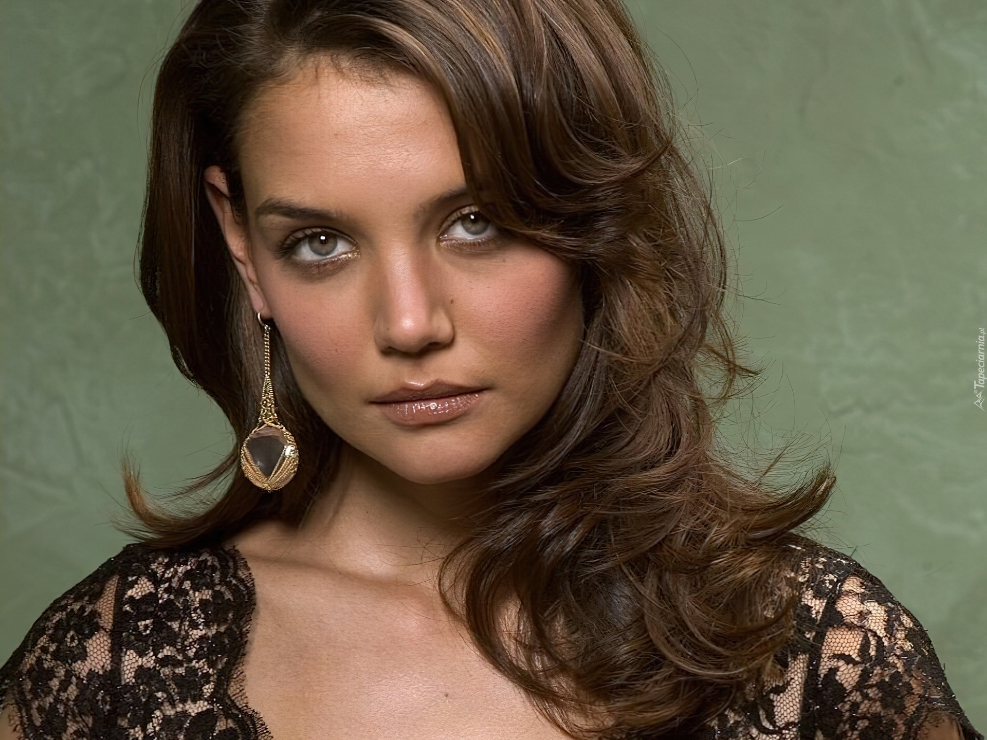 Katie Holmes, kolczyk