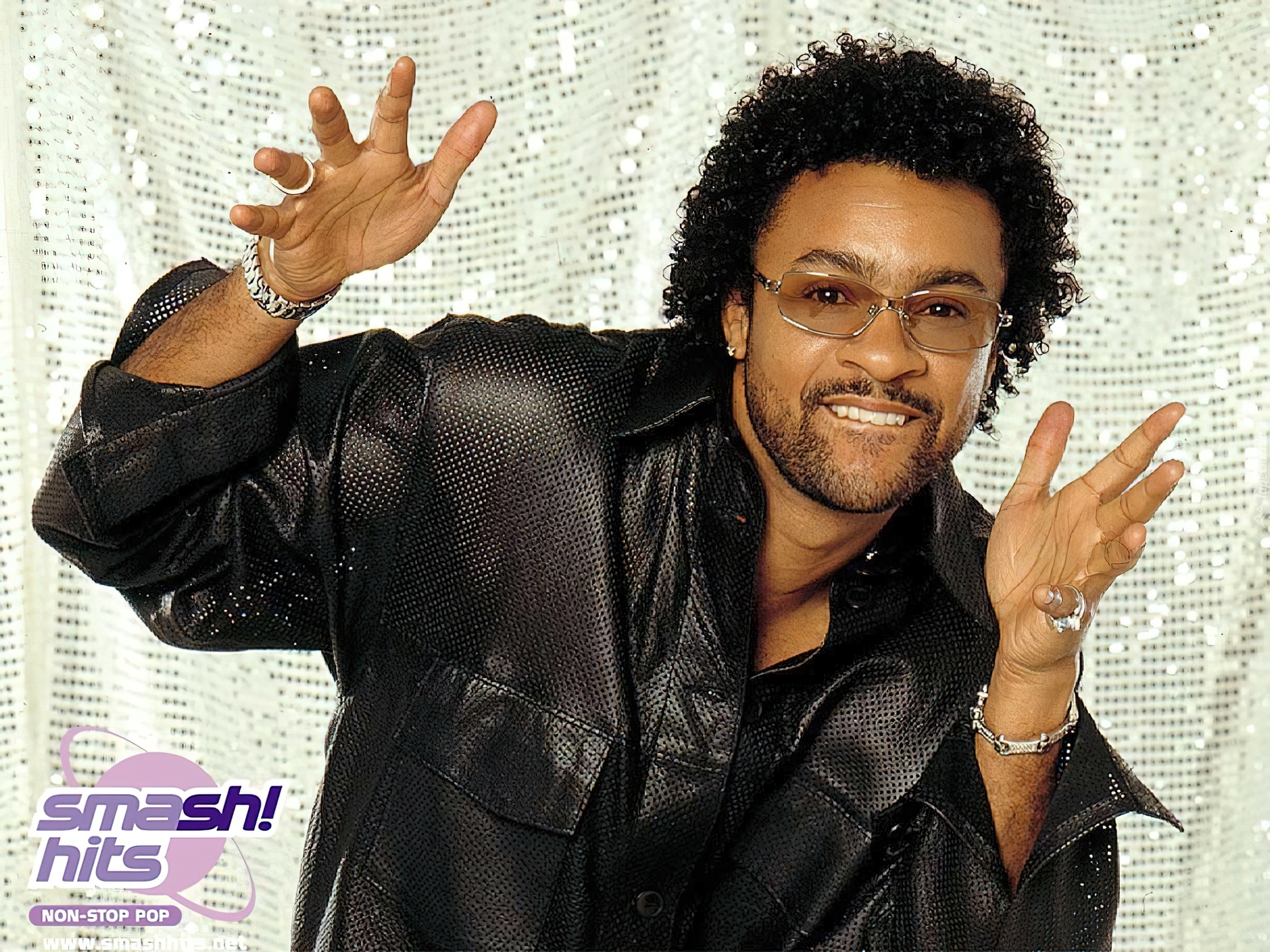 Shaggy, Okulary