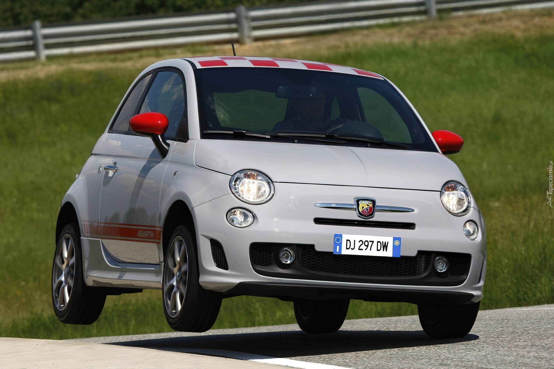 Abarth 500, Koła, Ostry, Zakręt