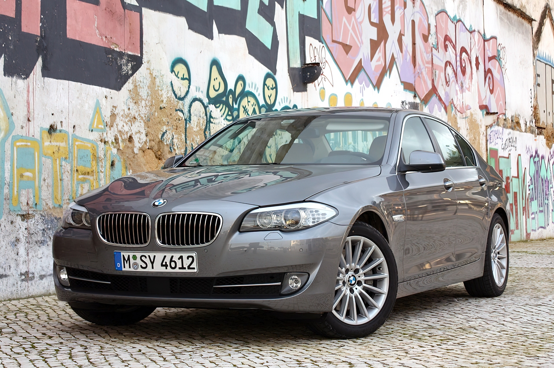 BMW F10, Reflektory, Graffiti