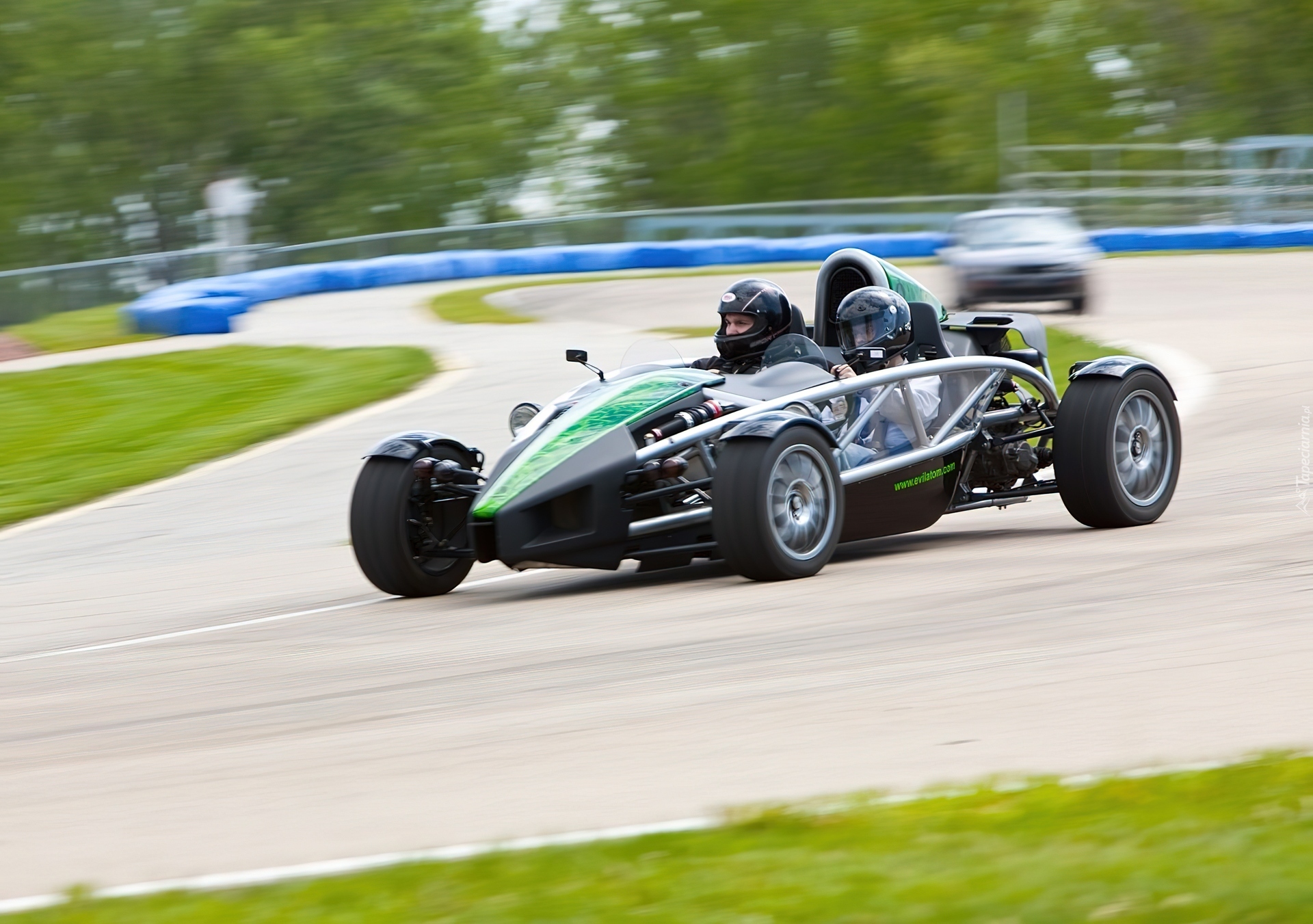 Ariel Atom, Tor, Sport, Kask