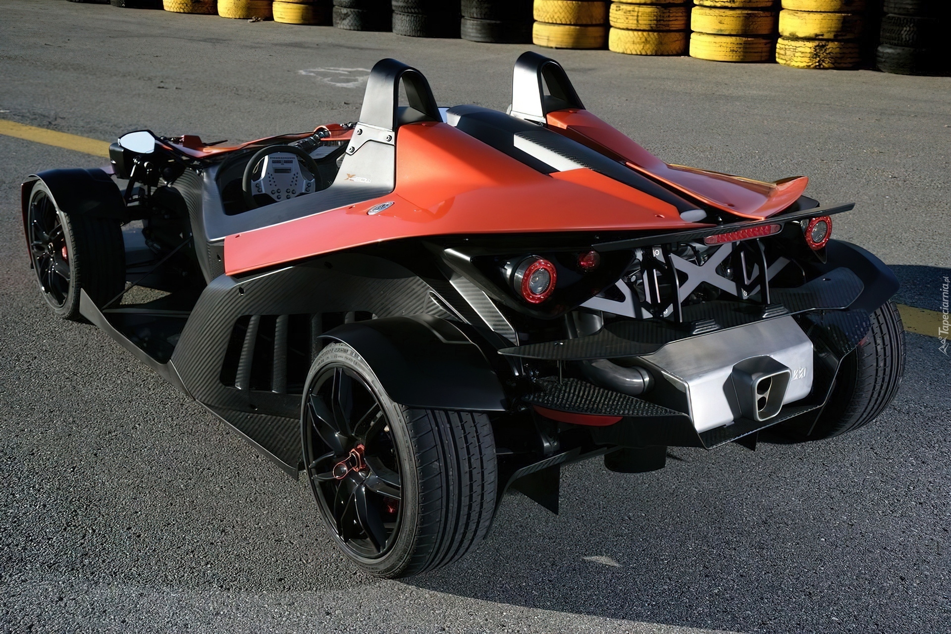 Ariel Atom, Zabudowany