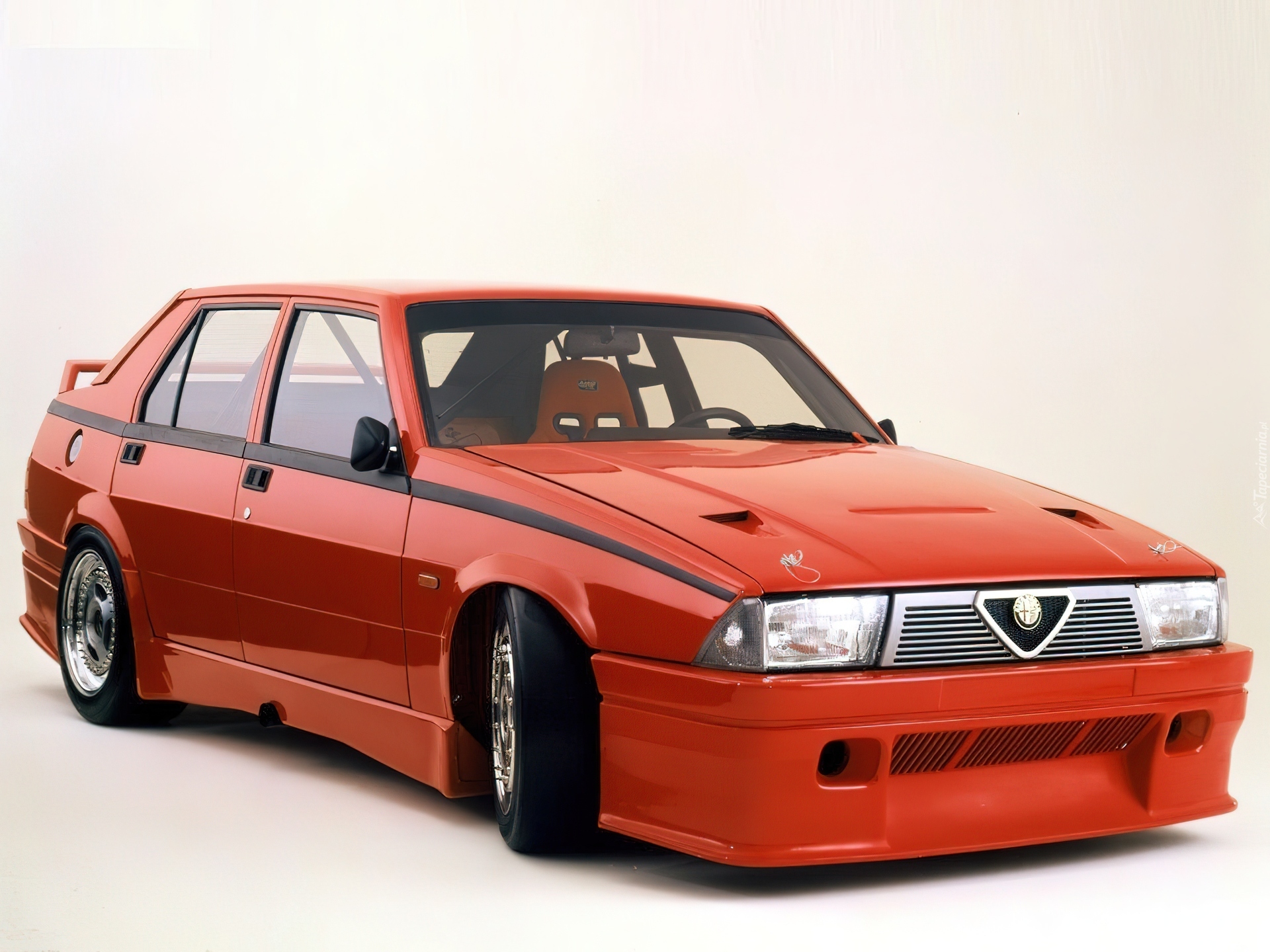 Alfa Romeo 75, Sedan, Zderzak