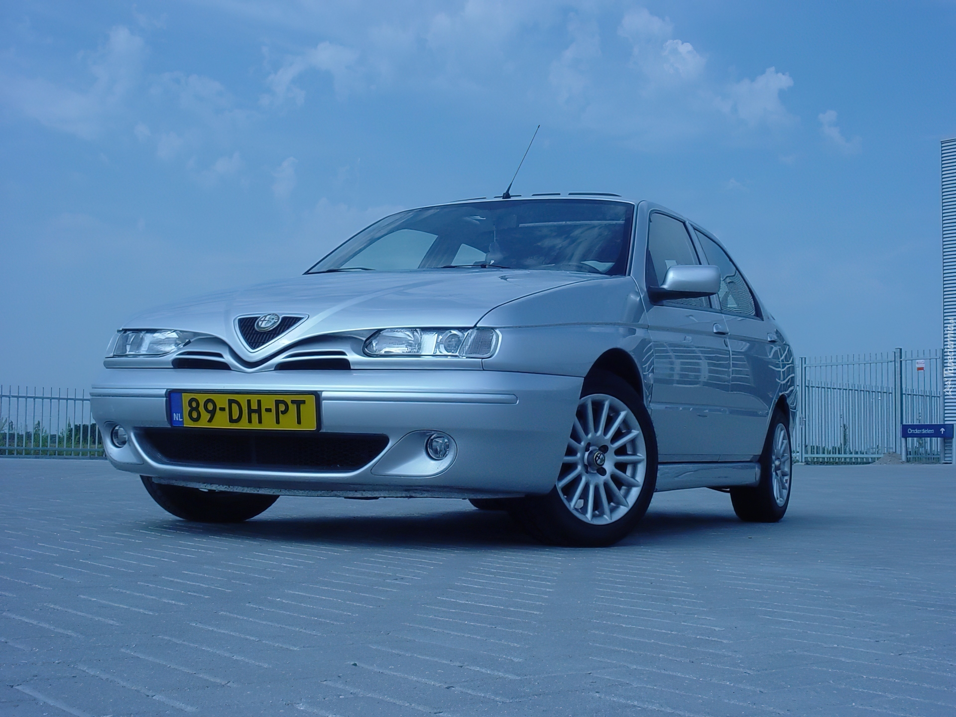 Srebrna, Alfa Romeo 146