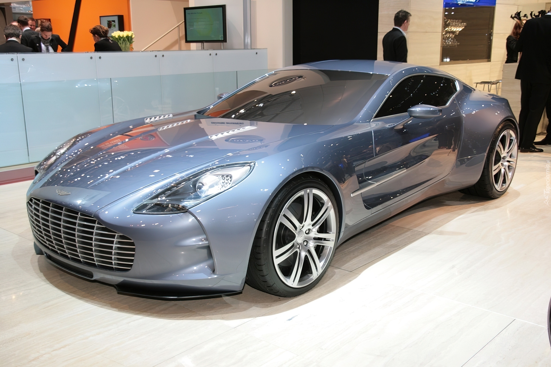 Aston Martin One-77, Ksenony, Reflektory