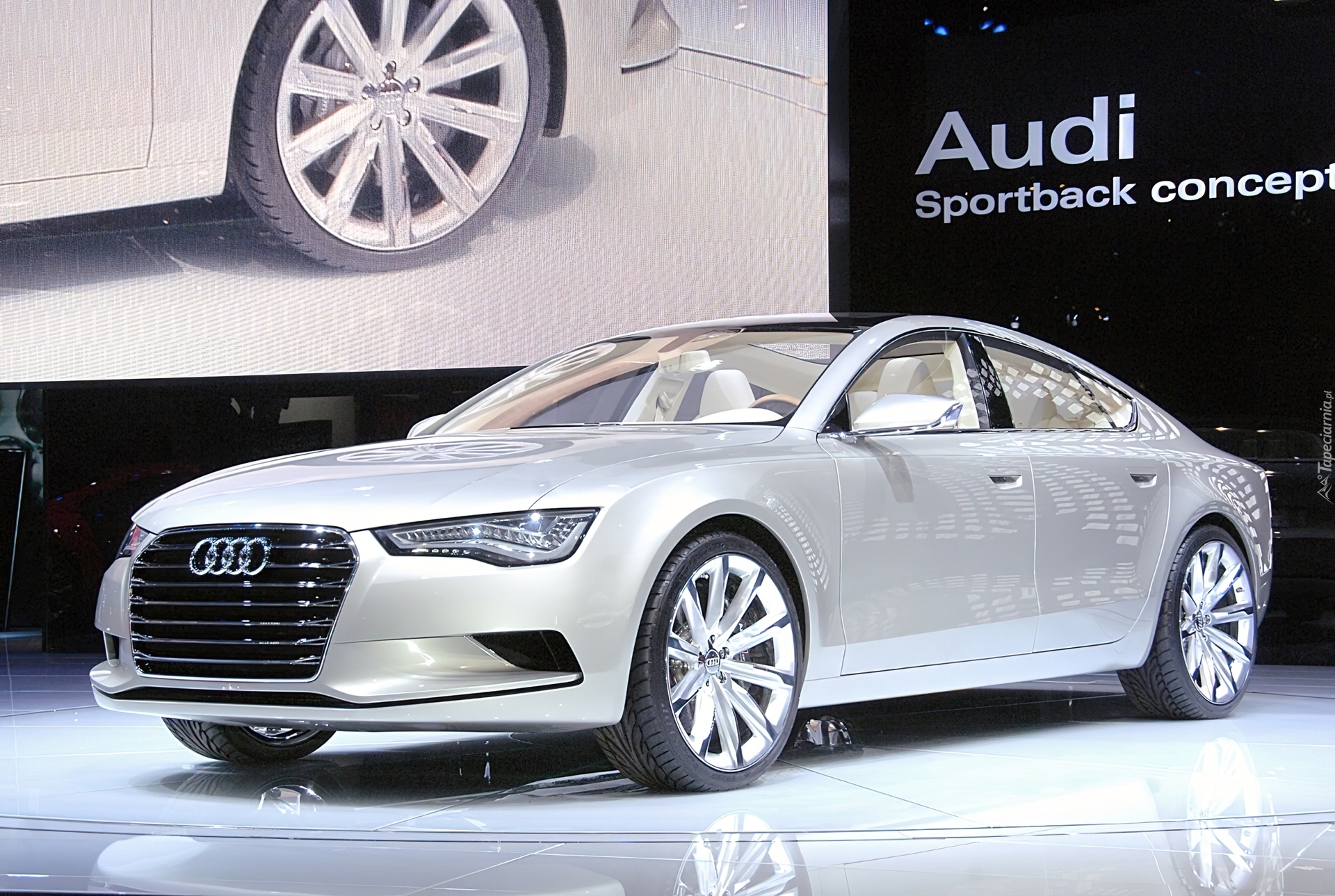 Audi A7, Salon, Wystawa