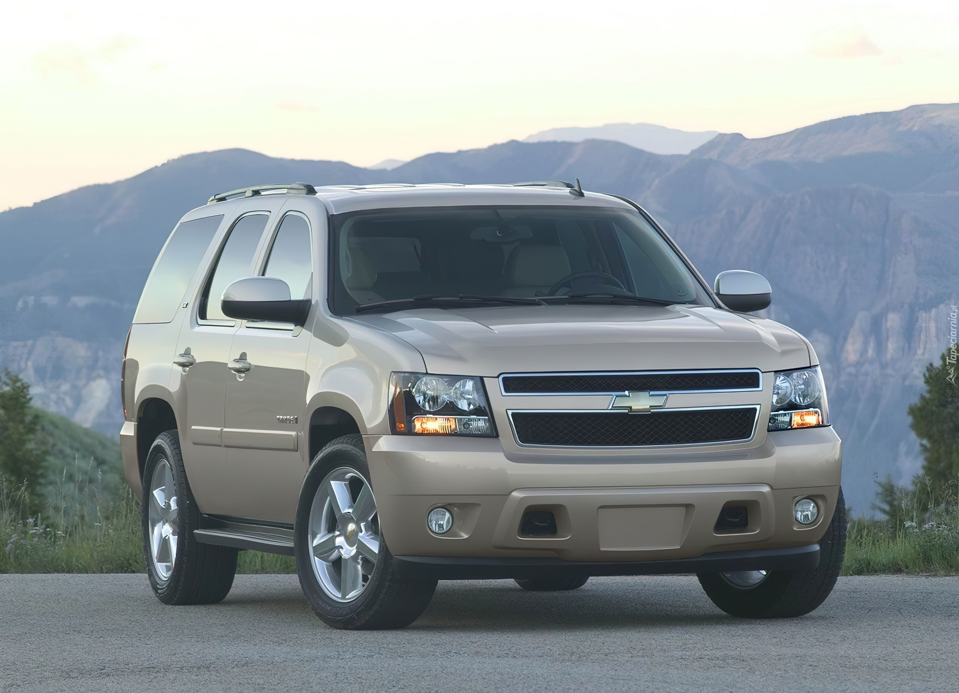 Chevrolet Tahoe, Zderzak, Przód