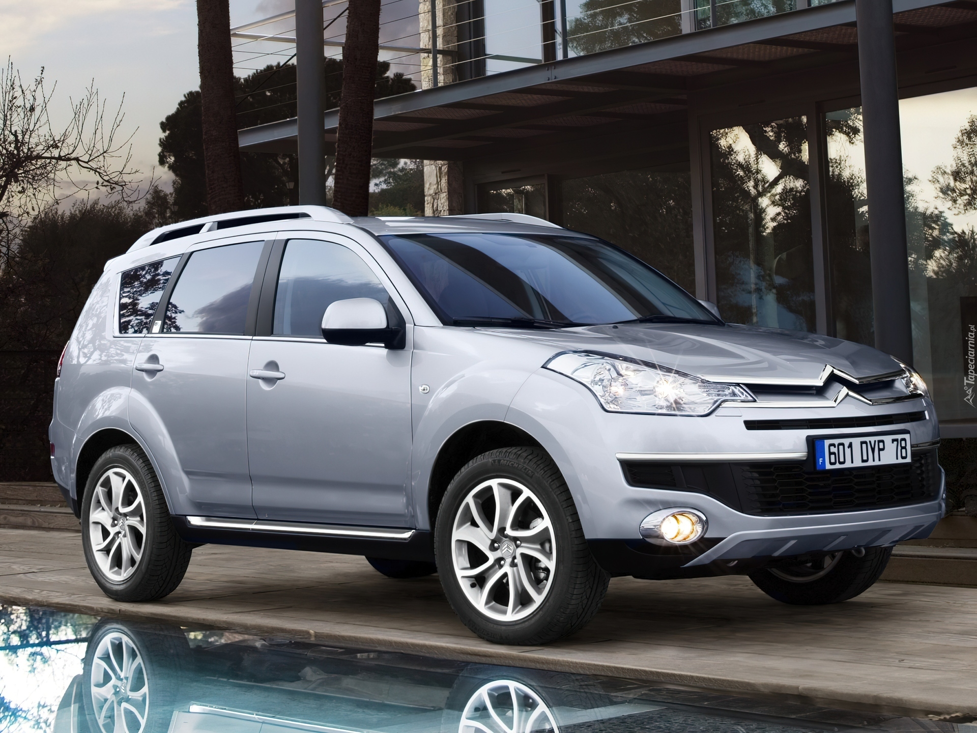 Citroen C-Crosser, Halogeny, Reflektory