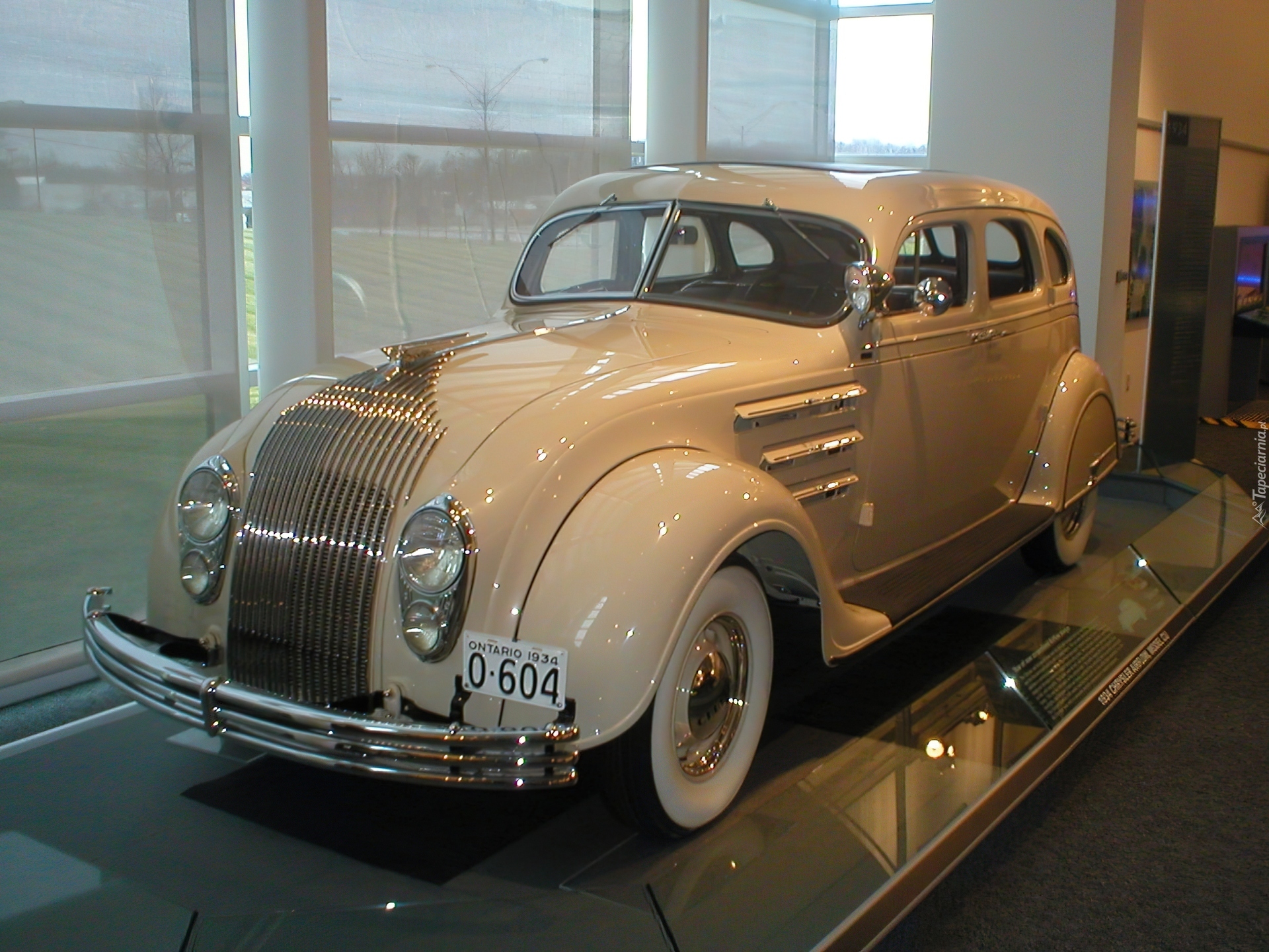 Biały, Chrysler Airflow, Chrom