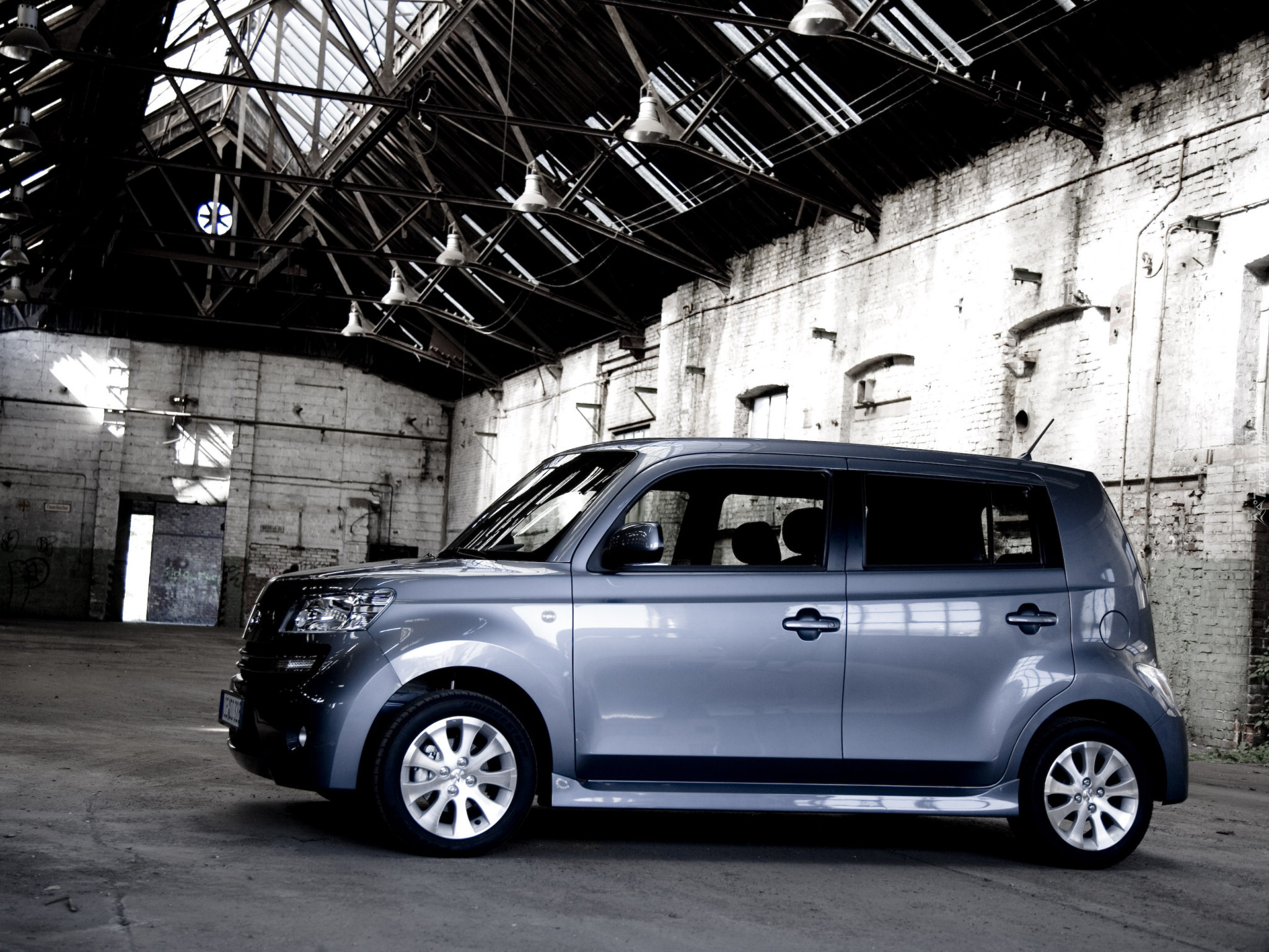 Daihatsu Materia, Hangar