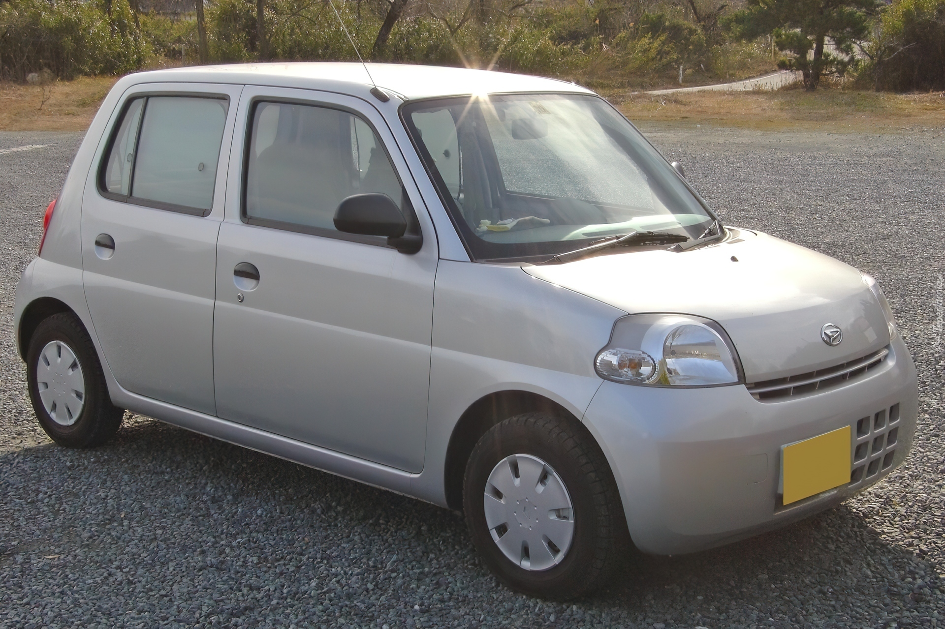 Daihatsu Esse, Hatchback