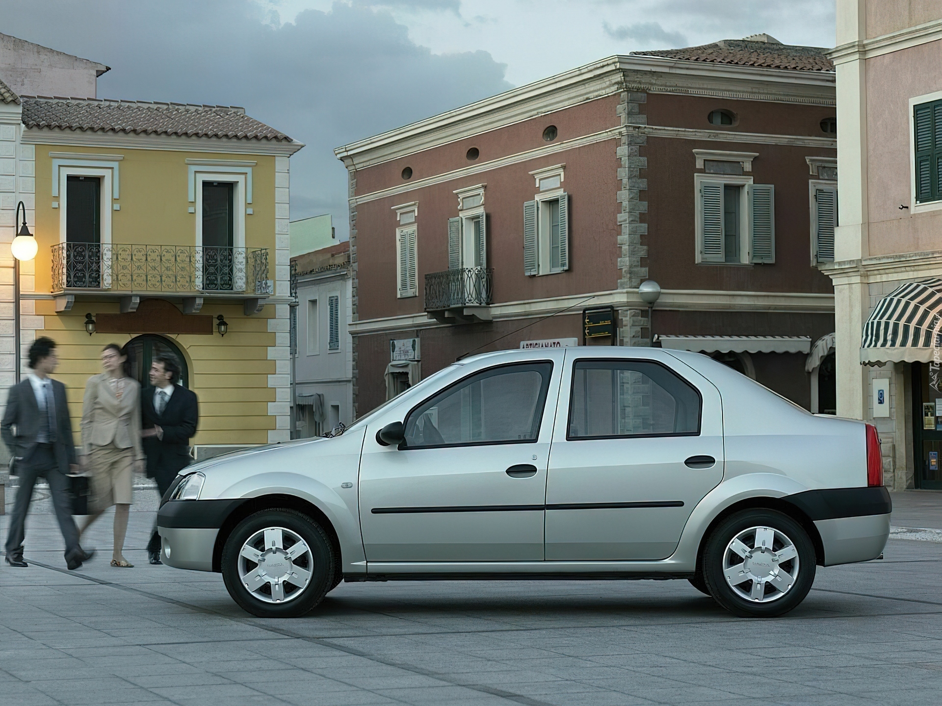 Рено логан 1 выпуска. Рено Логан 1 поколение. Renault Logan Рено 2004. Рено Логан 1 2004. Рено Логан 1.6 2004.