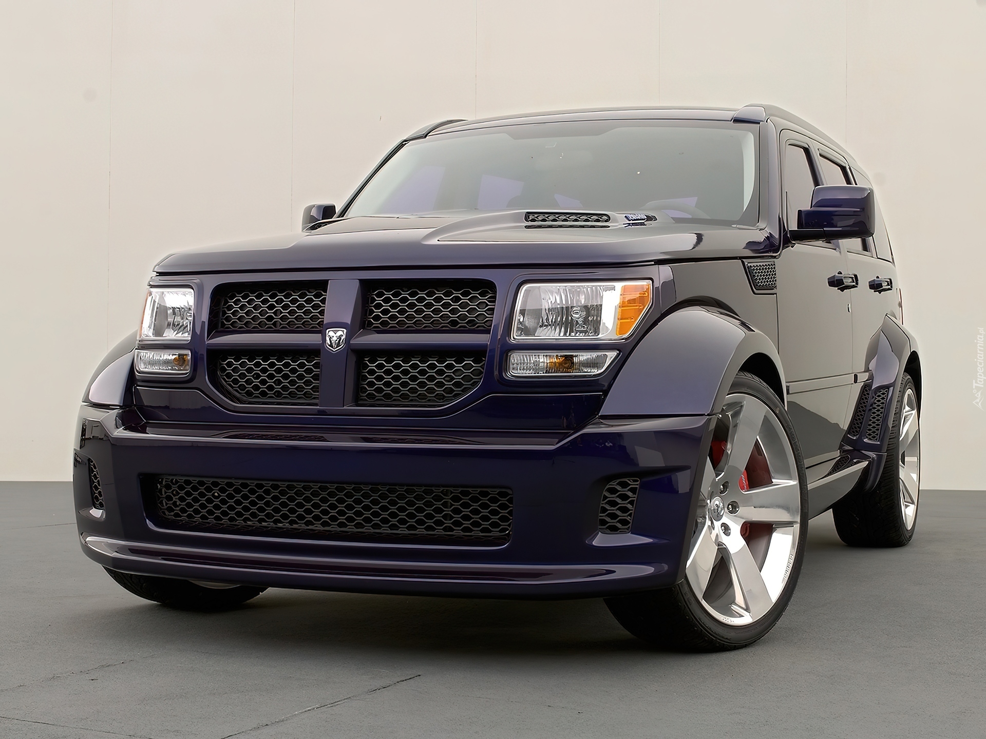 Dodge Nitro, Czerwone, Zaciski