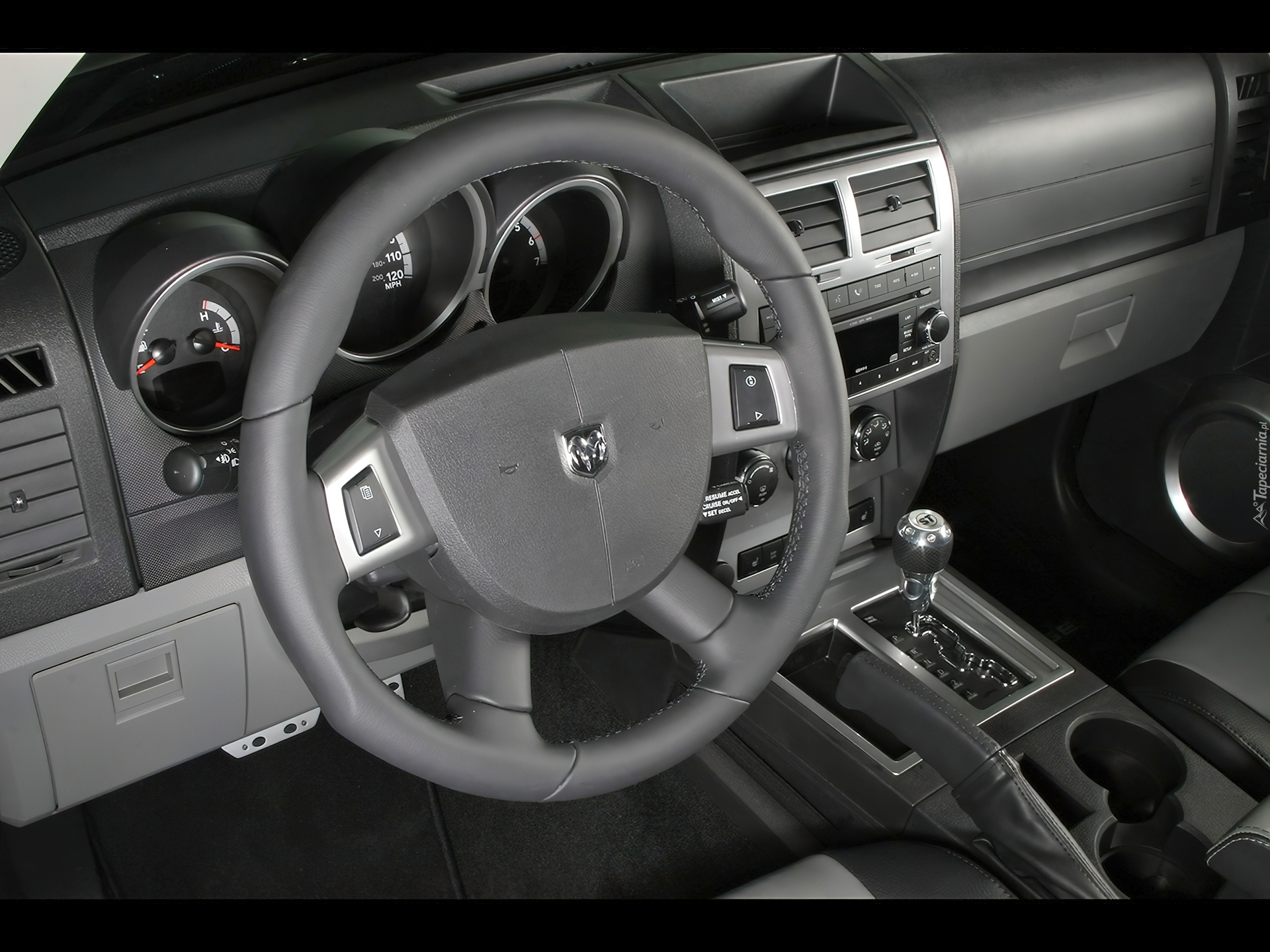 Dodge Nitro, Radio, Kierownica