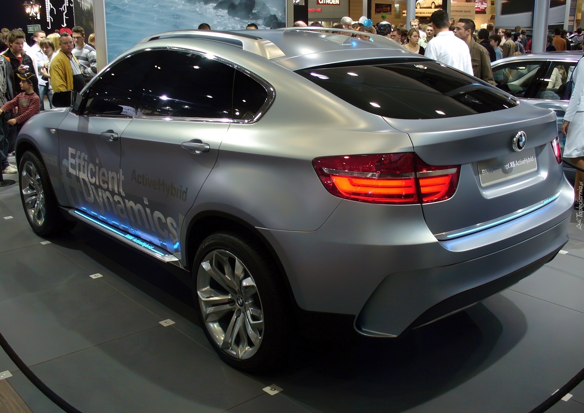 Debiut, BMW X6, Hybryda