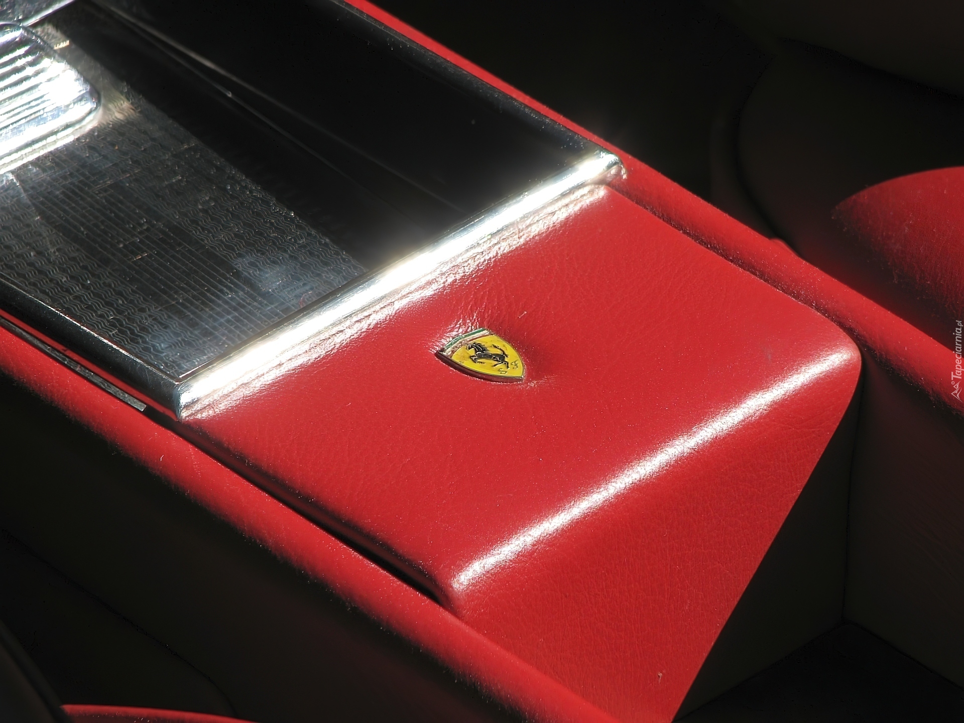 Podłokietnik, Ferrari