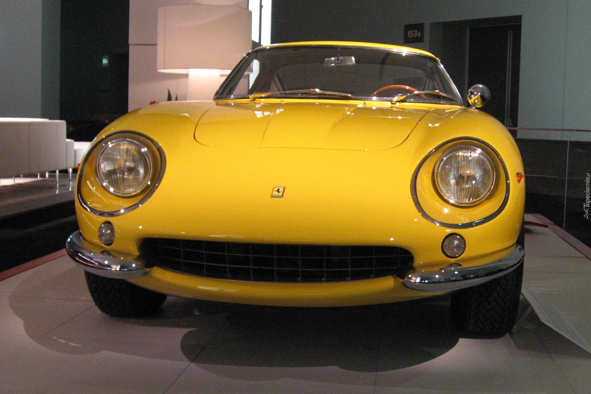 Ferrari 275, Atrapa, Uśmiech