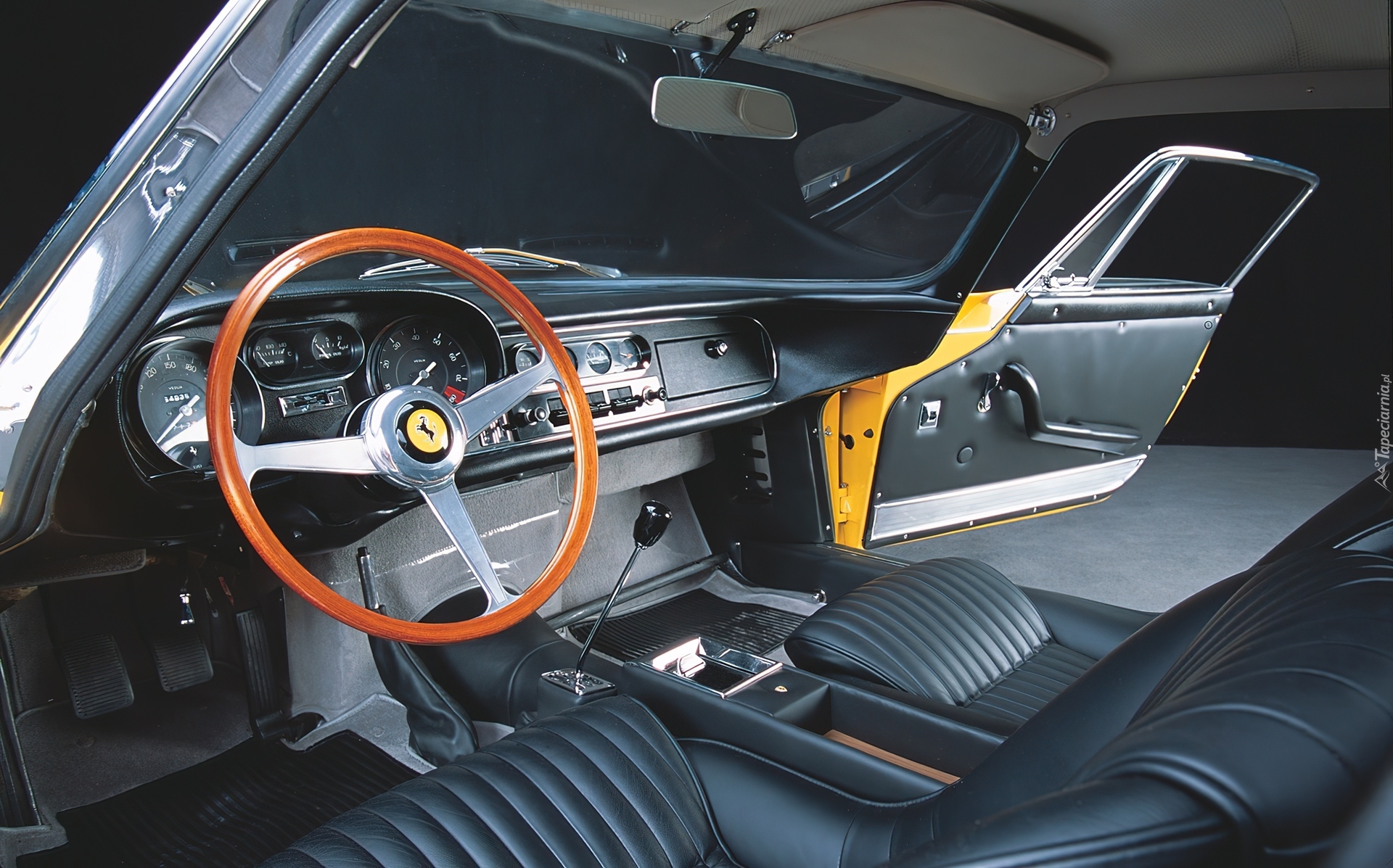 Ferrari 275, Wnętrze